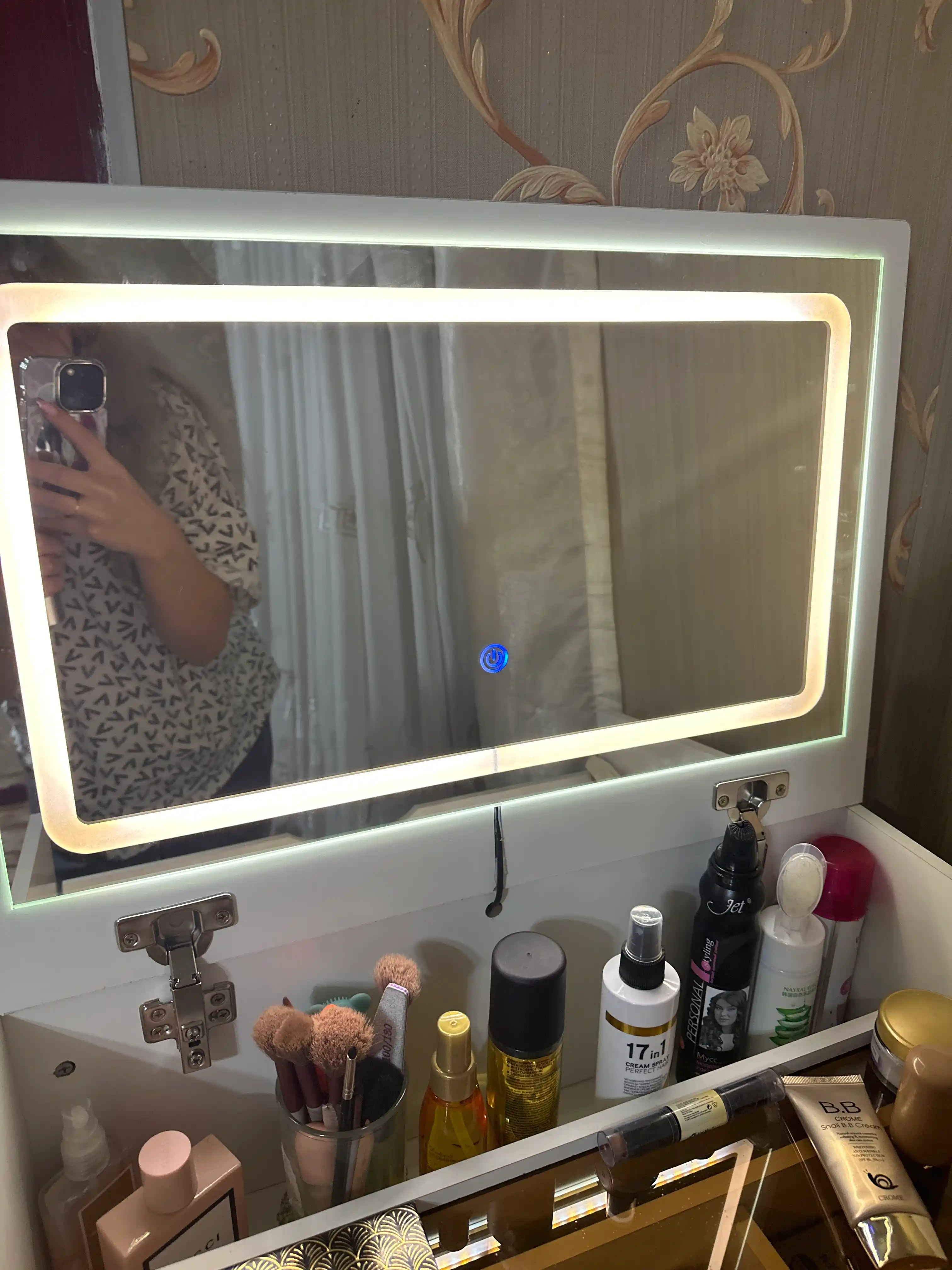 Многофункциональный комод с LED дисплеем, современный дизайн, вместительные ящики