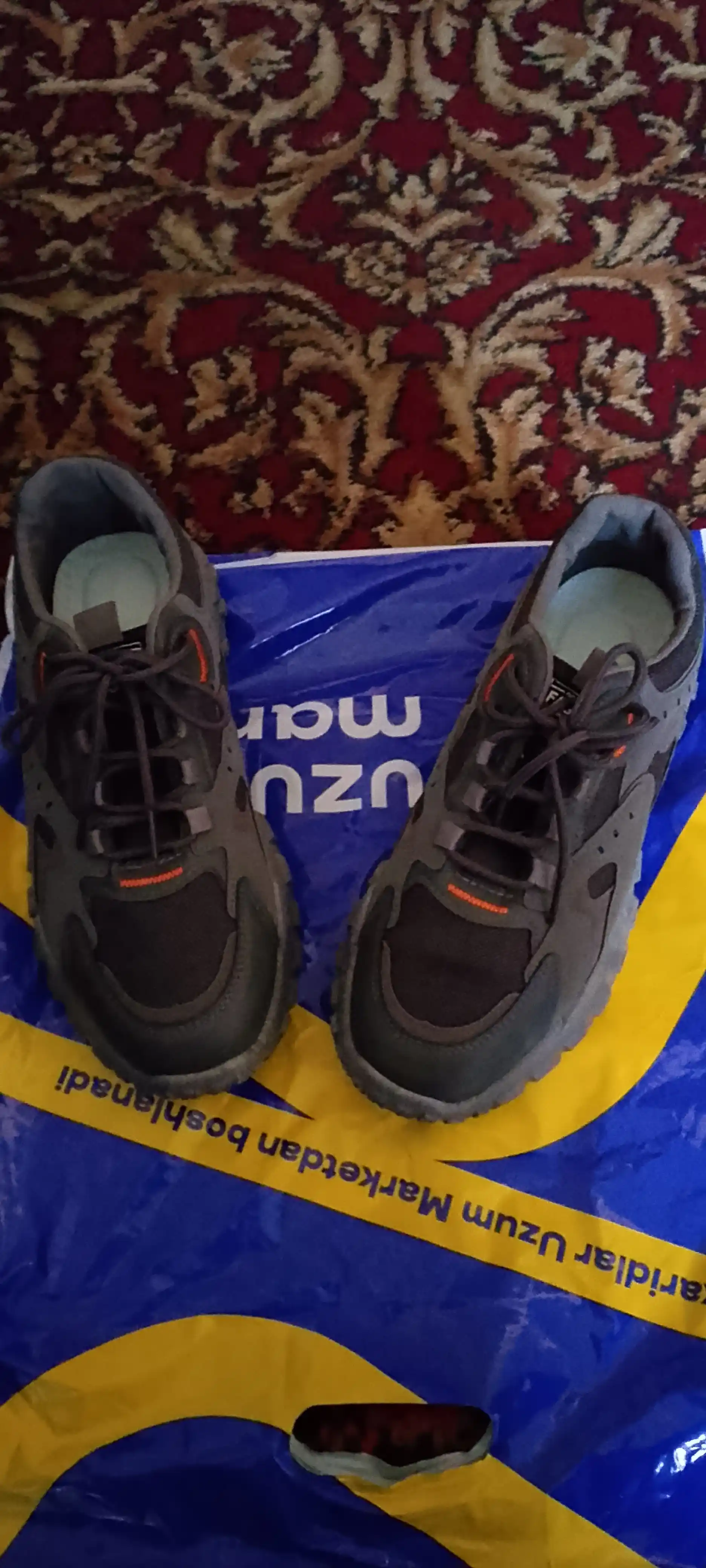 Erkaklar uchun demi-mavsumiy MIRS SHOES krossovkalari, baland taglikda, 1 o‘lchamga kichik