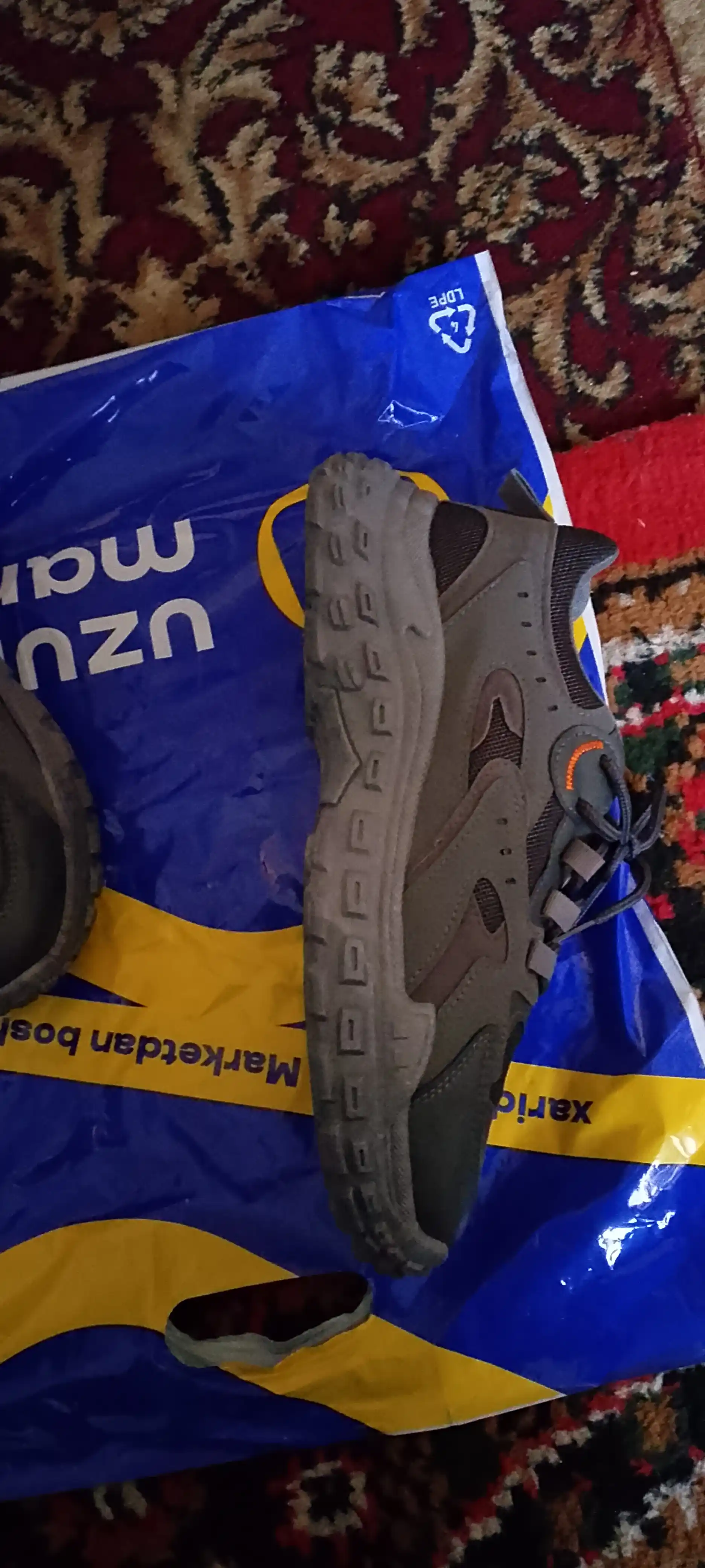 Erkaklar uchun demi-mavsumiy MIRS SHOES krossovkalari, baland taglikda, 1 o‘lchamga kichik