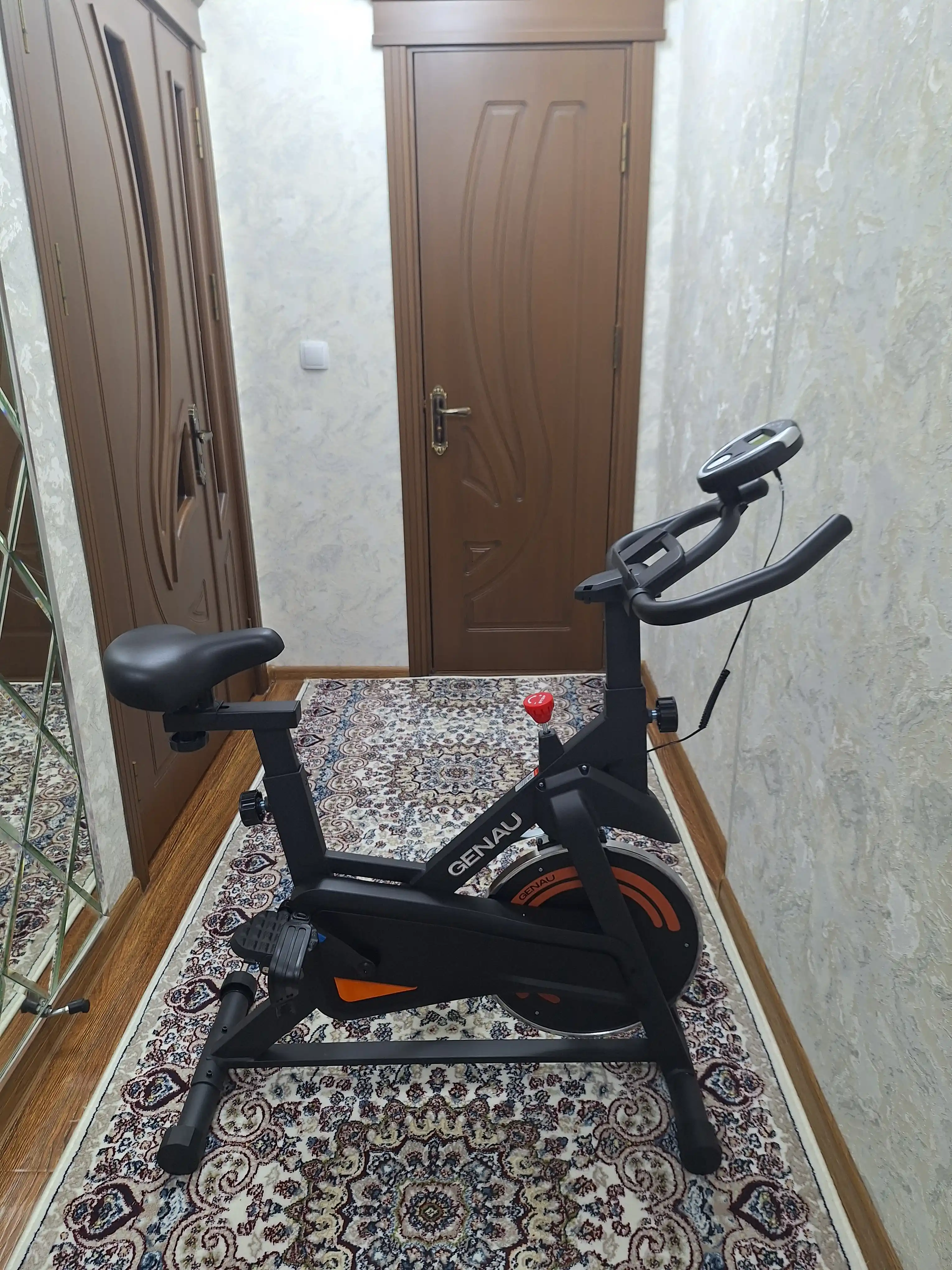 Велотренажер Genau Spin Bike W101, маховик 8 кг, максимальный вес 120 кг *SB1-05A