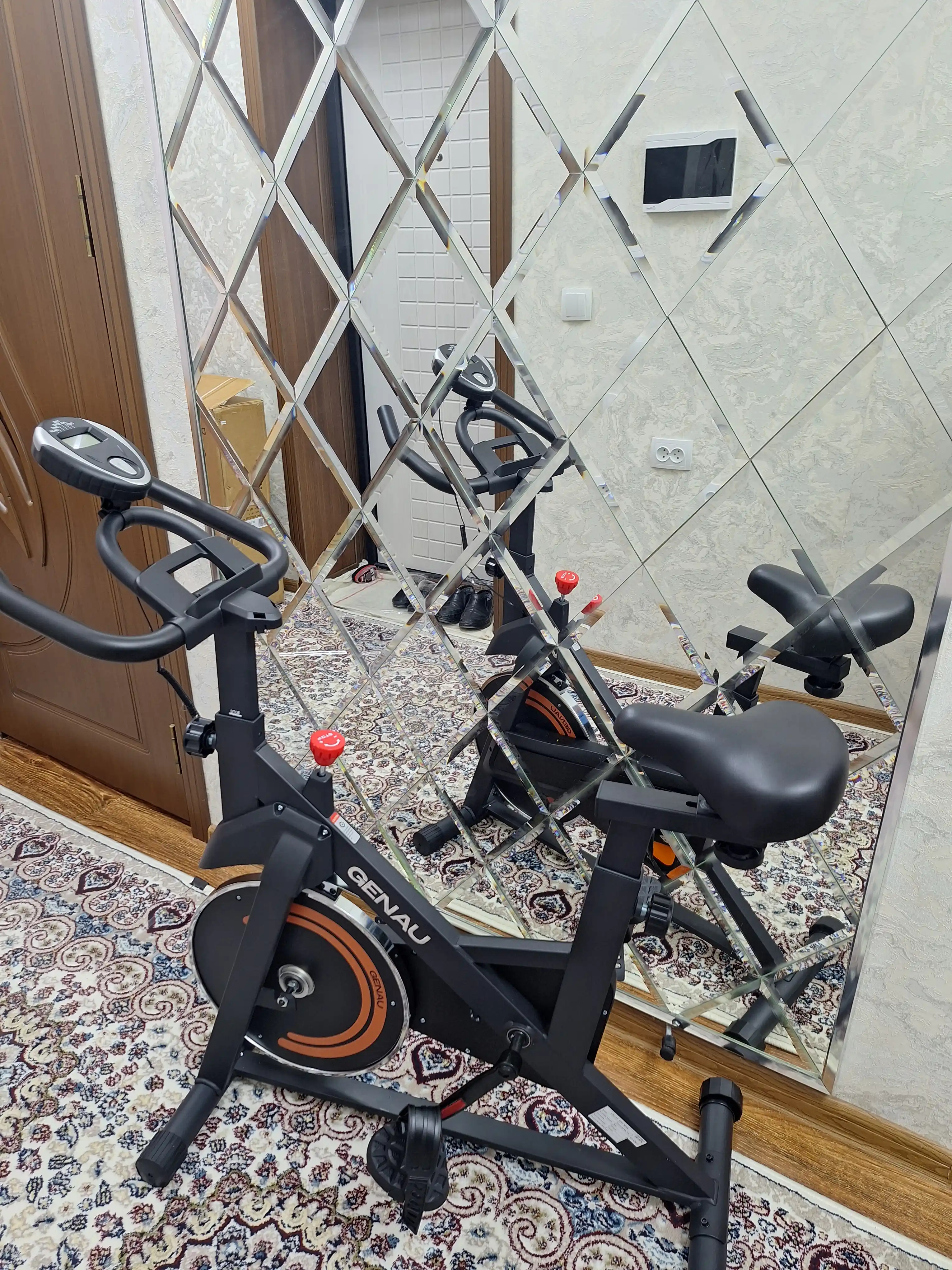 Велотренажер Genau Spin Bike W101, маховик 8 кг, максимальный вес 120 кг *SB1-05A