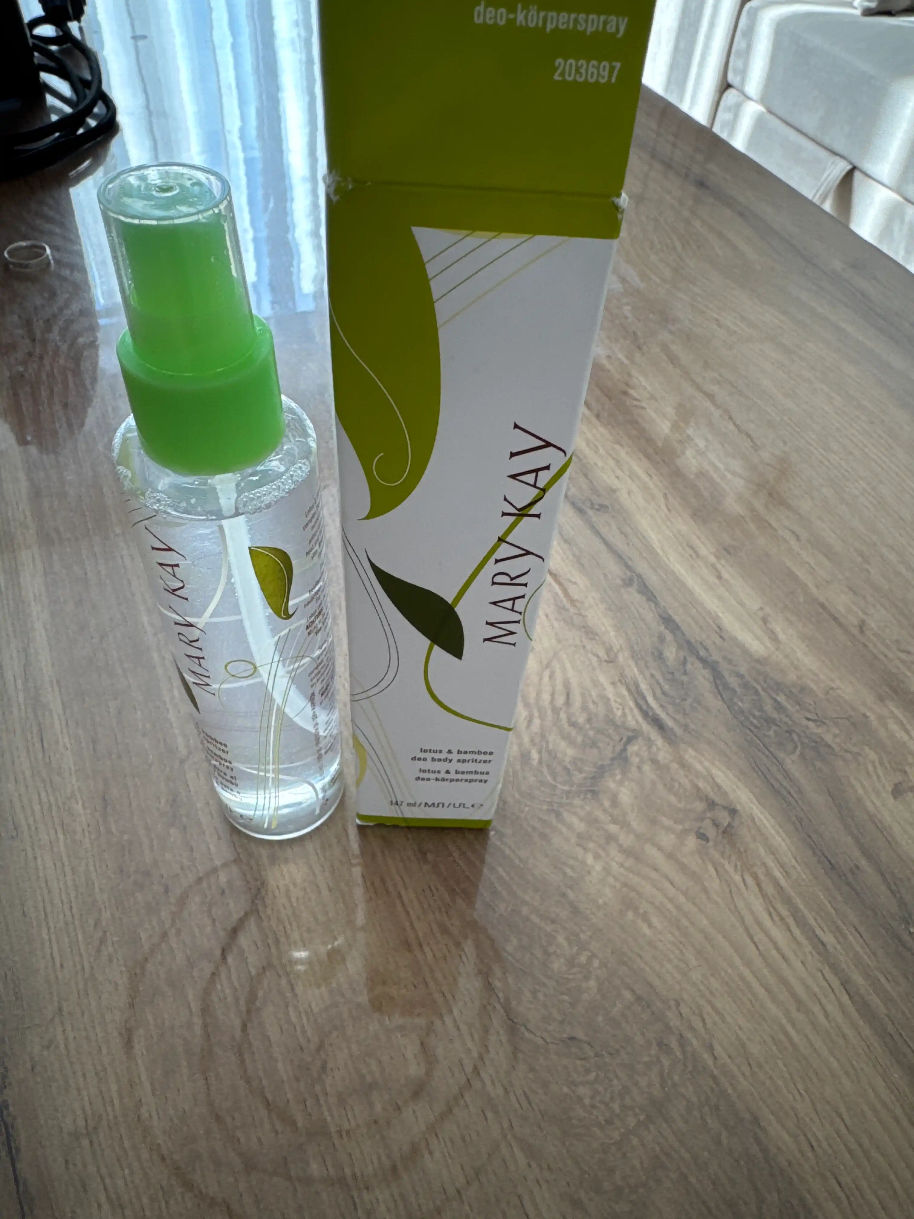 Tana spreyi lotos va bambuk, 147 ml