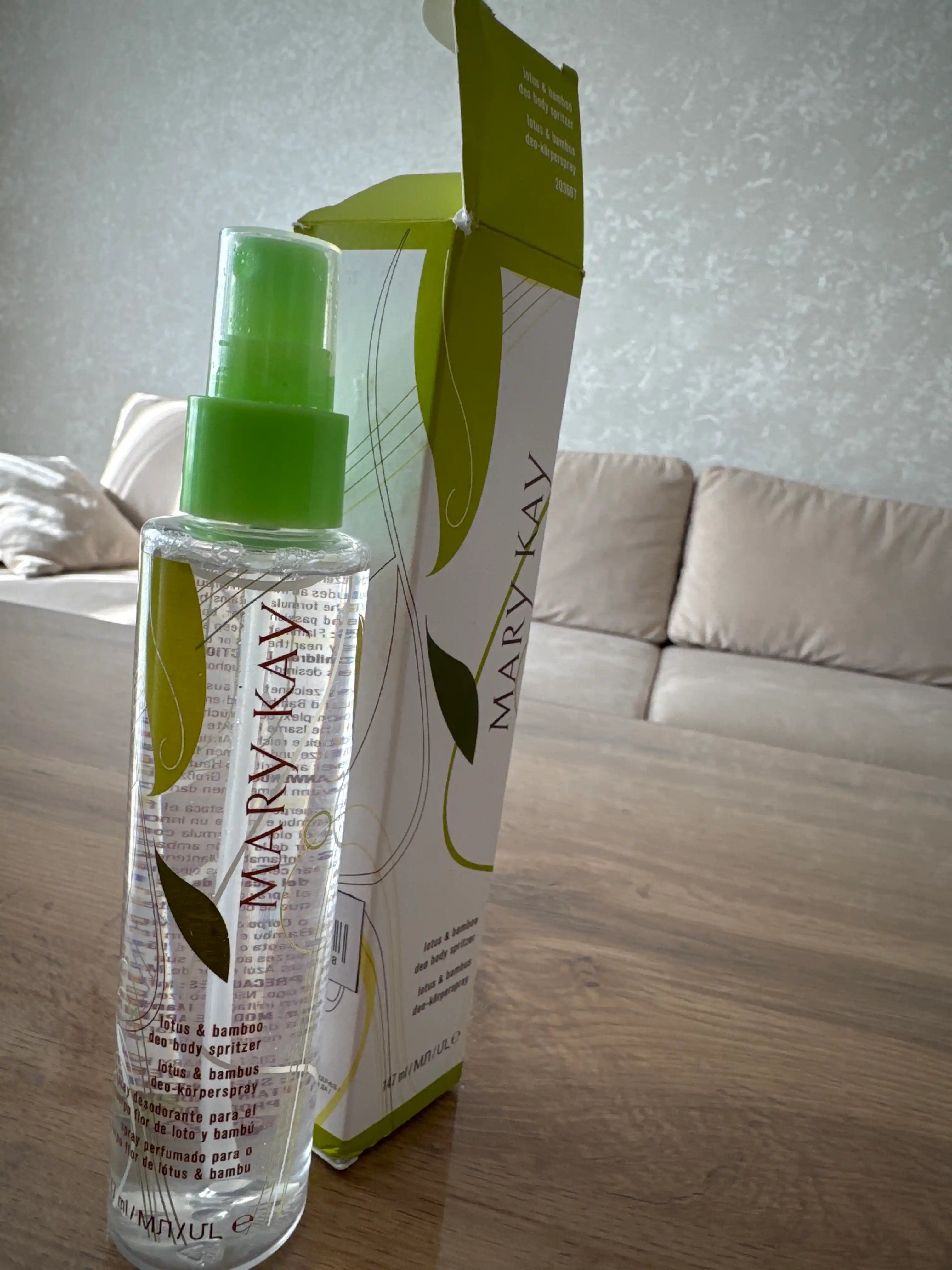 Tana spreyi lotos va bambuk, 147 ml