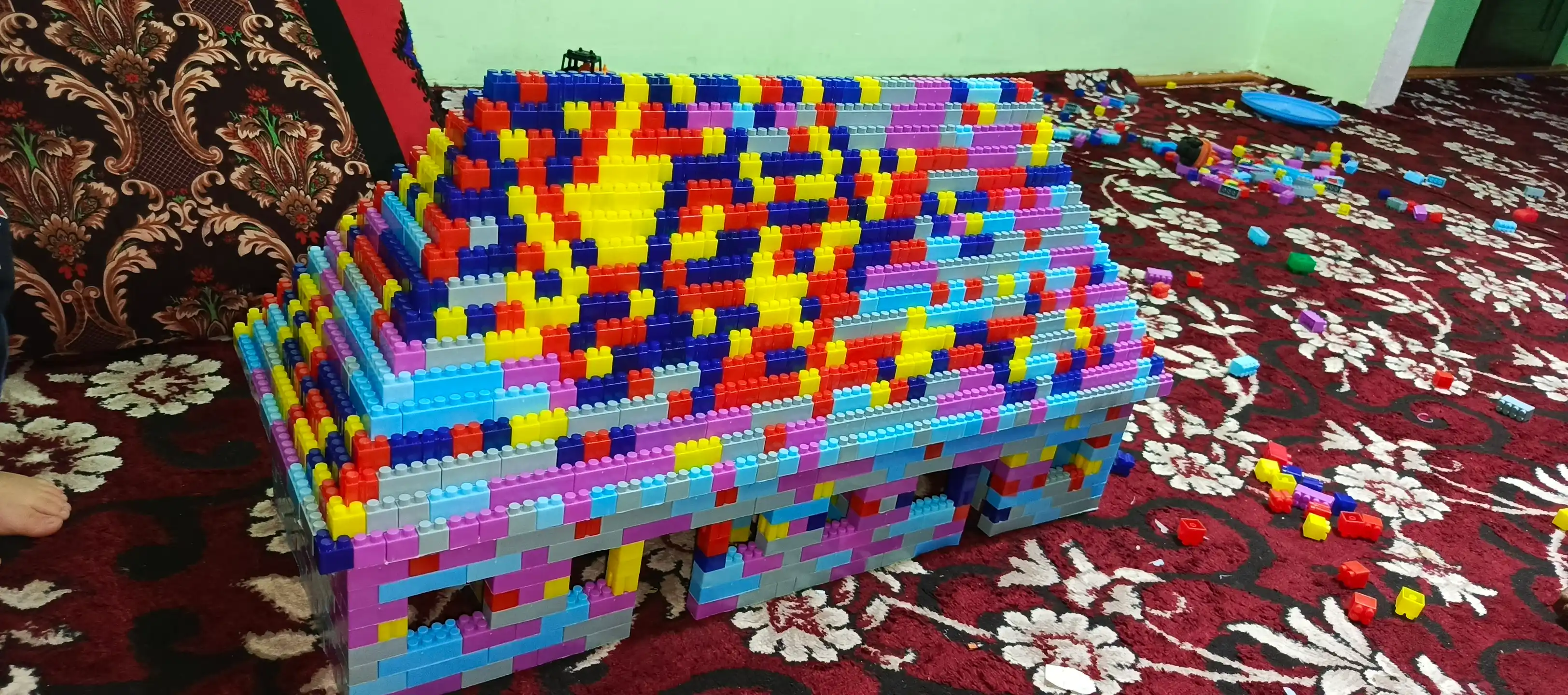 Конструктор с набором игрушек, 2890 шт