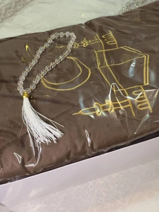 Abaya ko‘ylagi, himar, joynamoz, tasbeh, karobka va lentali sovg‘a to‘plami