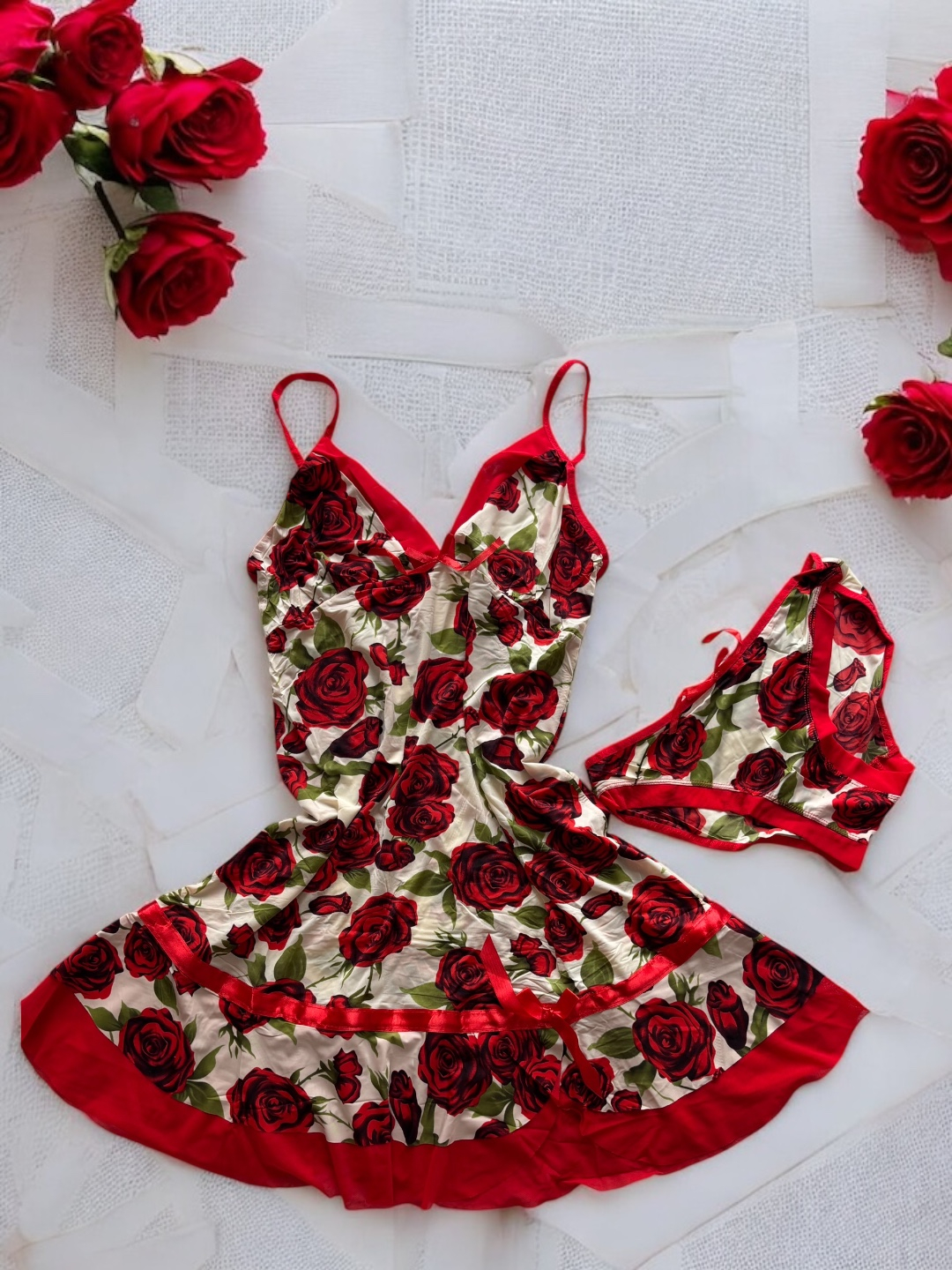 Ichki kiyimdagi gozal qizlarning uy qurilishi videolari