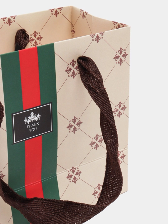 Sovg'a paketlari 23x18 sm, qattiq qog'oz sovg'alar uchun