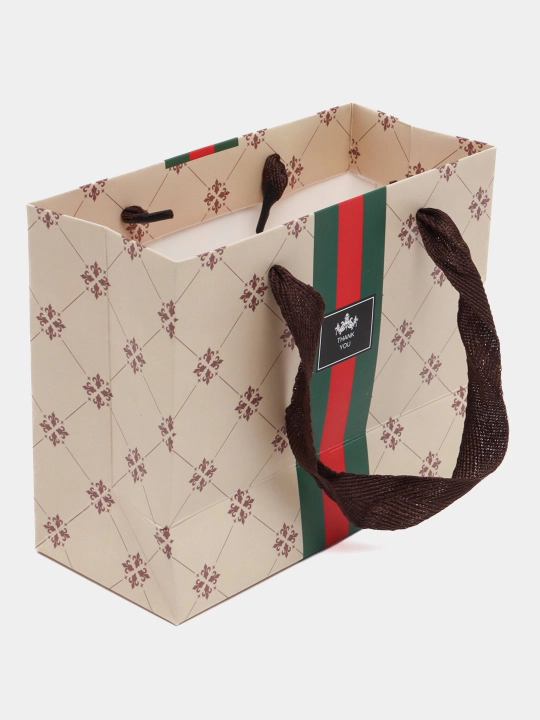 Sovg'a paketlari 23x18 sm, qattiq qog'oz sovg'alar uchun