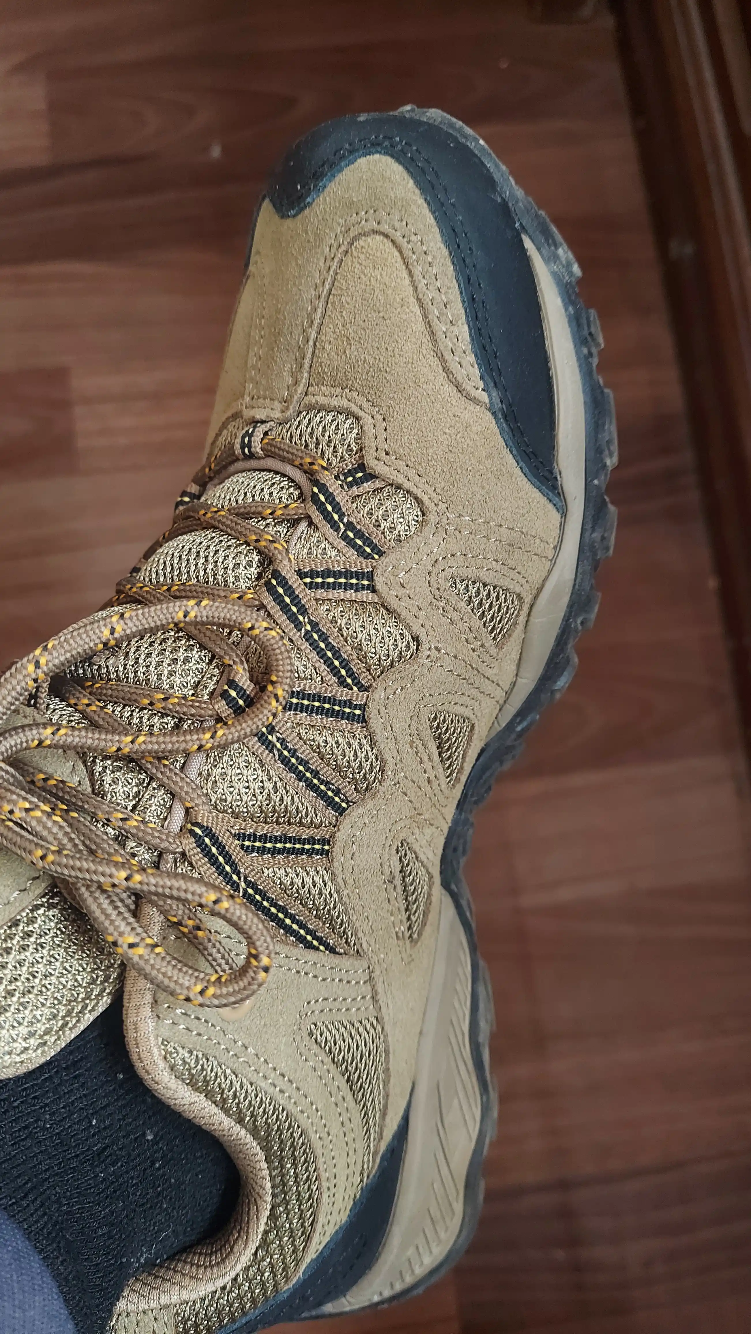 Sport va trekking krossovkalari