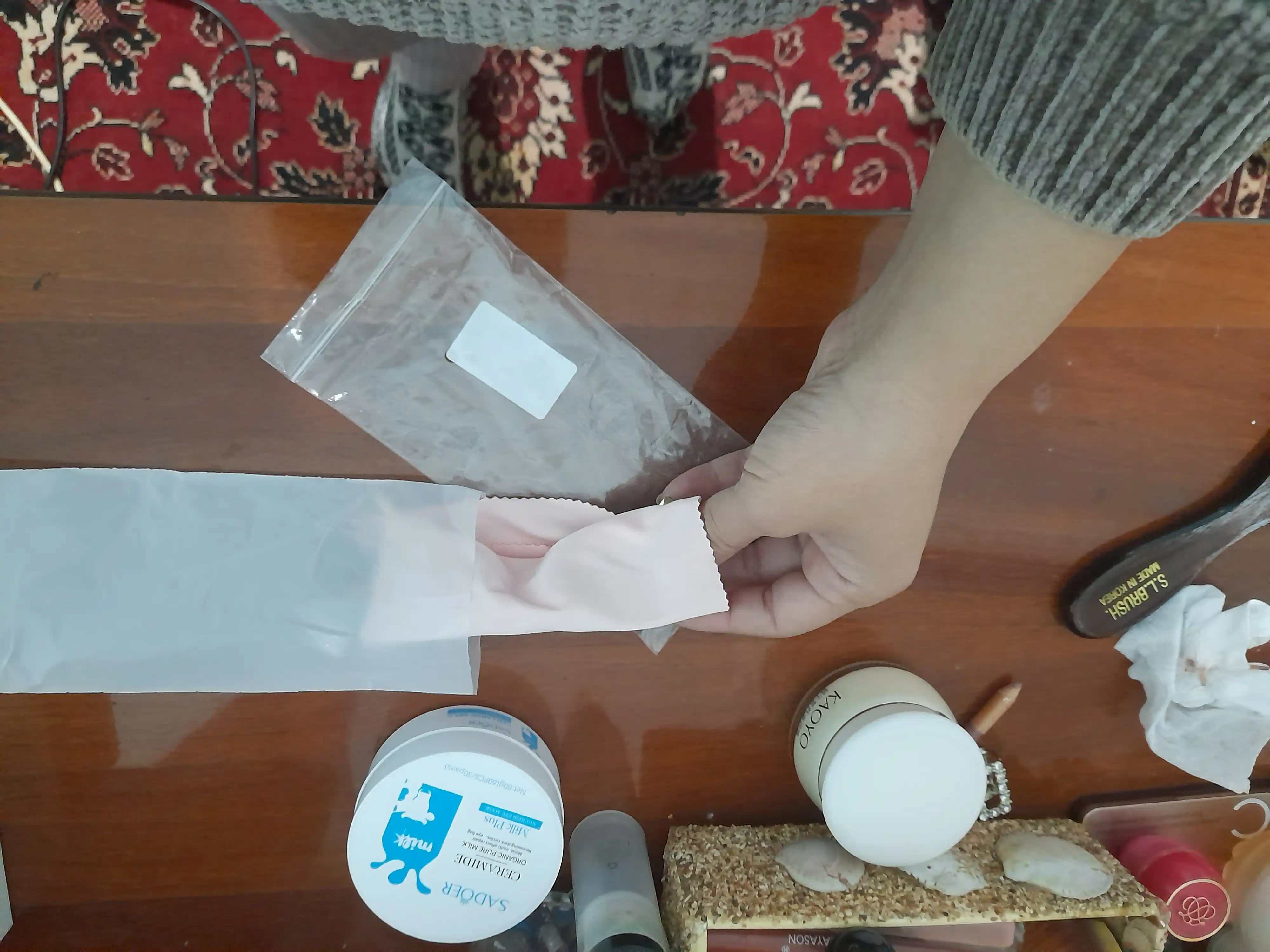Ayollar uchun quyoshdan himoyalovchi ko‘zoynak, ultrabinafsha nurlari bilan himoyalangan