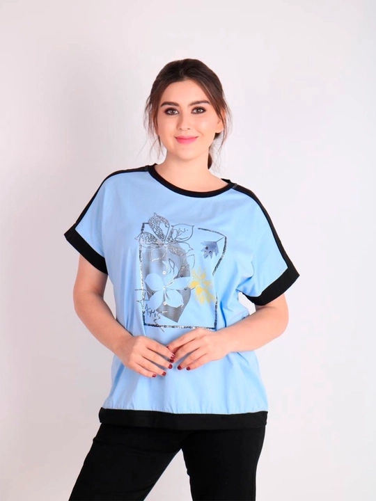 Azaly ayollar futbolkasi