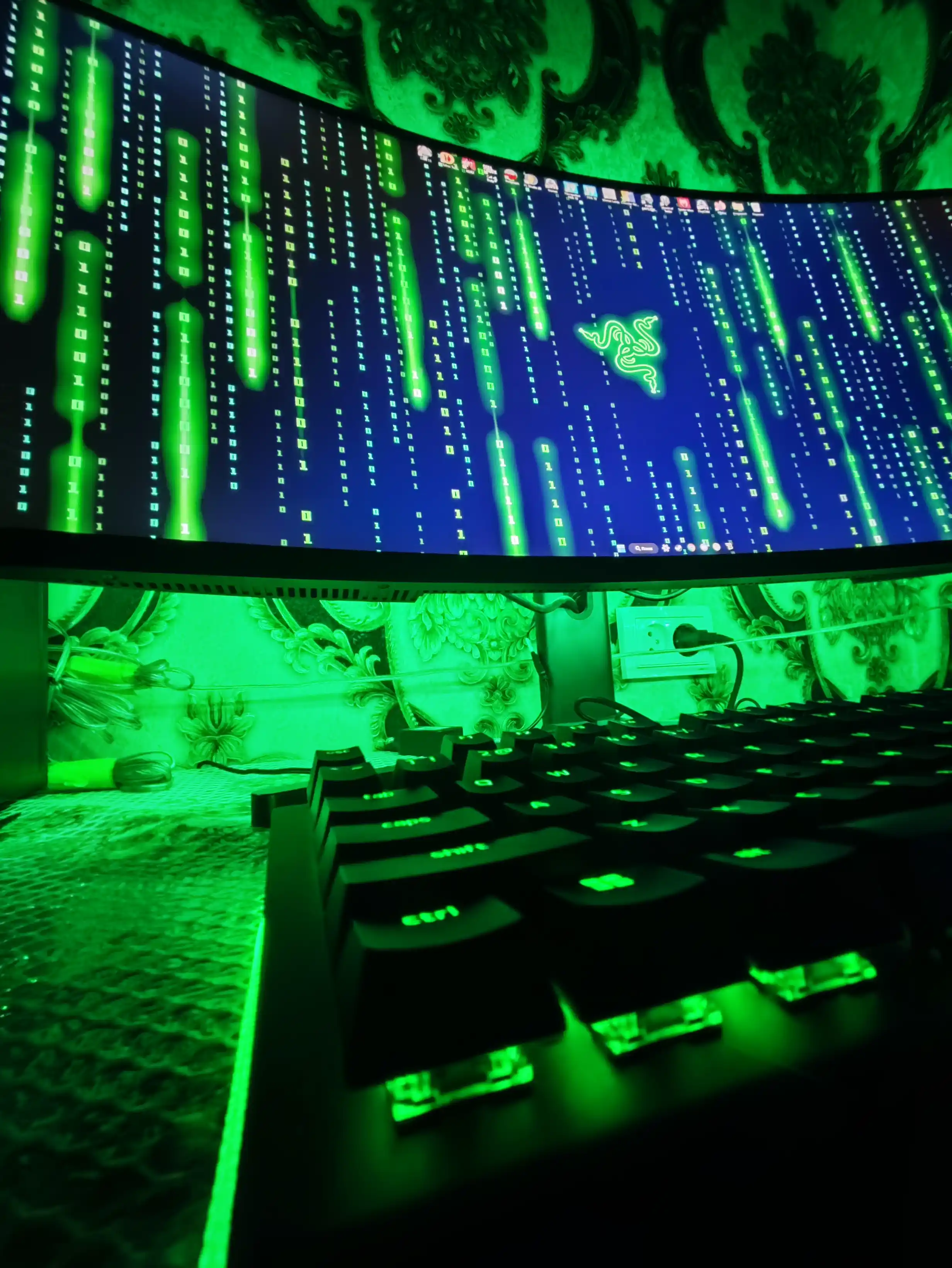 Simli oyin klaviaturasi Razer BlackWidow V3 RGB 108 kalitli RZ03-03542100-R3R1
