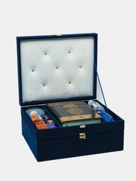 Diniy to'plam ibodat , Arabcha Qur'oni kitobi, joynamoz, tasbeh, zam zam - sovg'a qutisida
