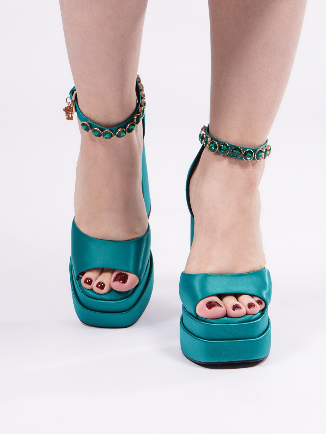 qishloqning yalangoch malikasi