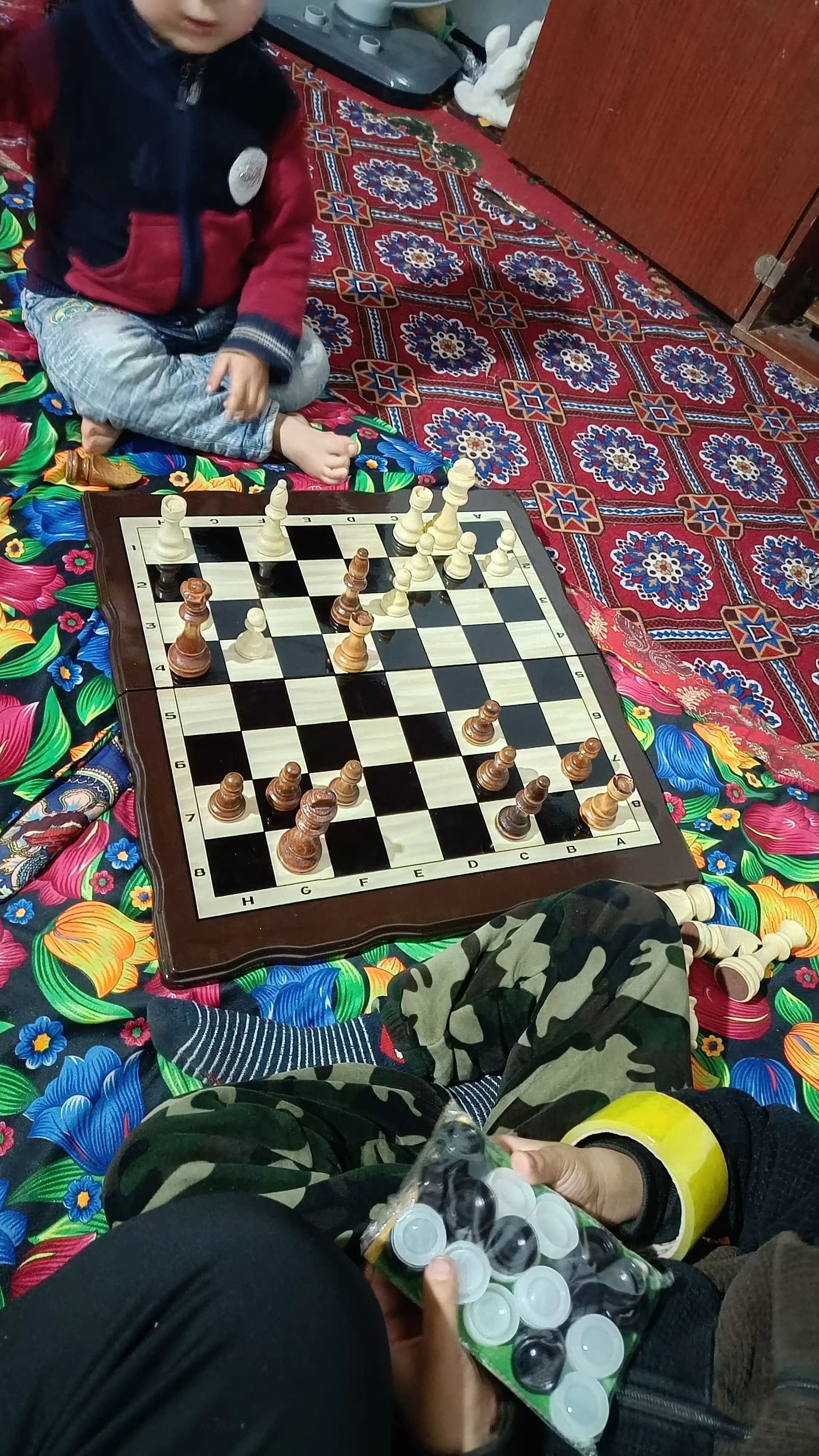 Yog'ochdan shaxmat figurkalar, standart o'lcham, 32 dona