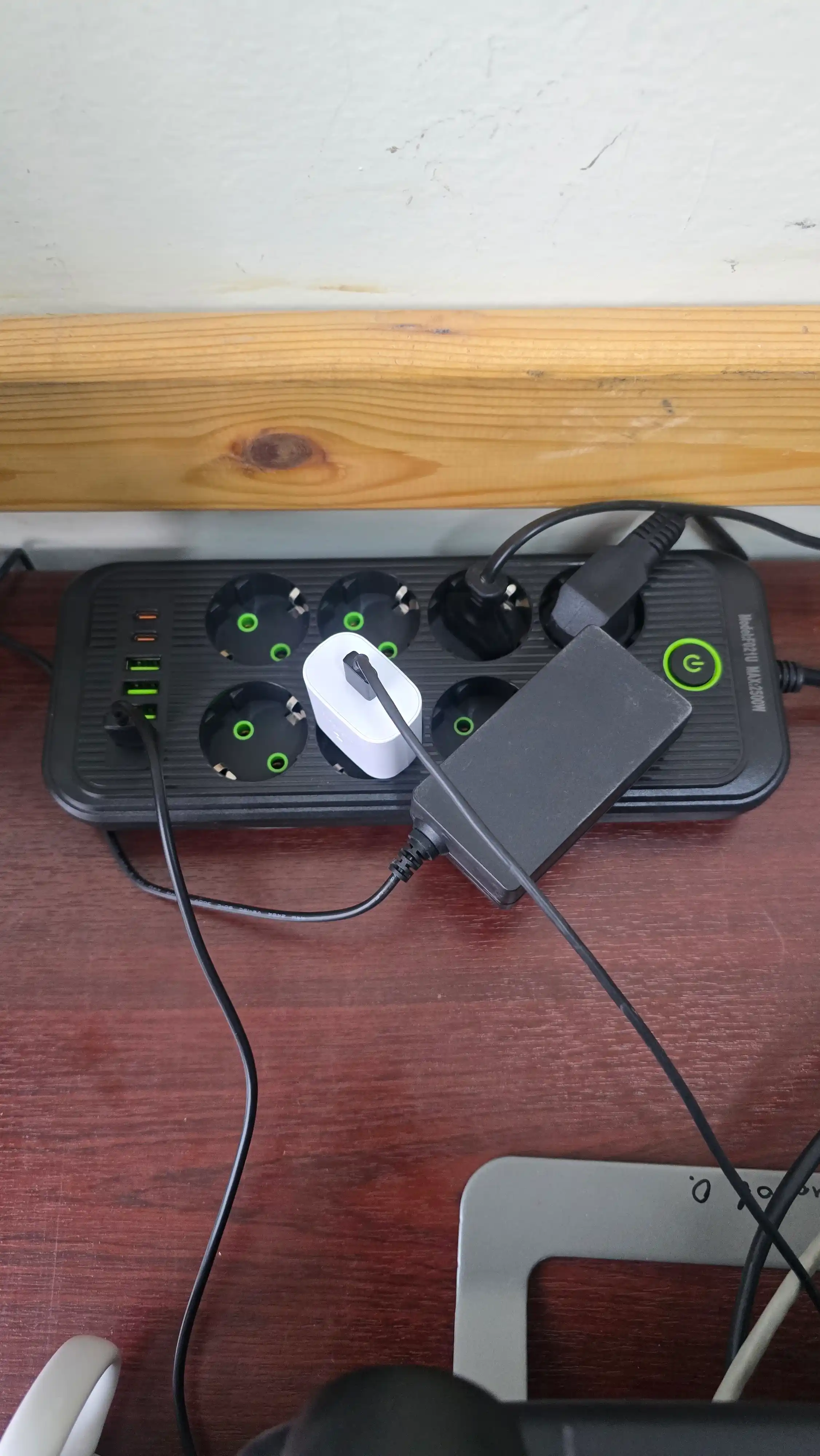 Elektr uzaytirgich, 2 metr, 3 ta USB port, Type-C, tarmoq filtri