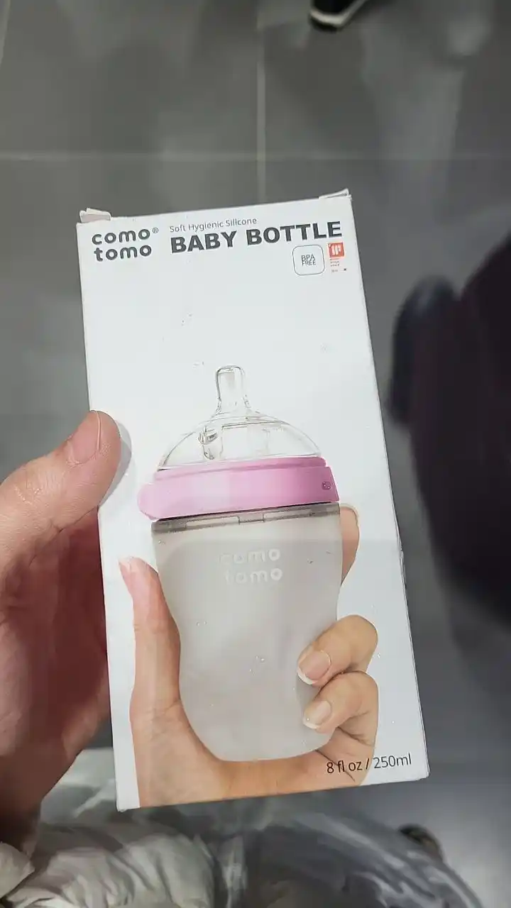 Suv idishi kolikaga qarshi Comotomo, pushti, 3 oy+, 250 ml