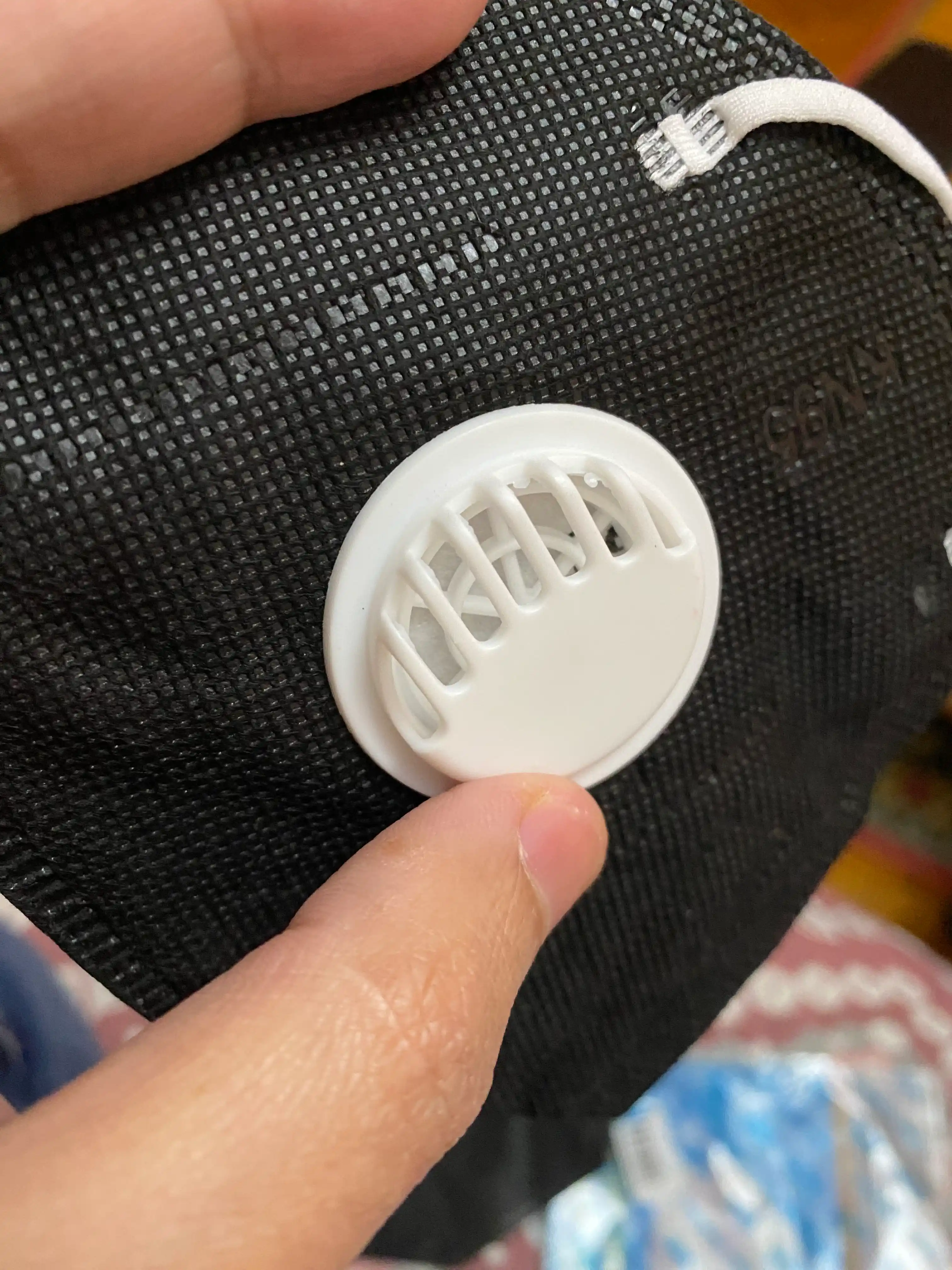 Tibbiy niqob, klapanli respirator KN 95