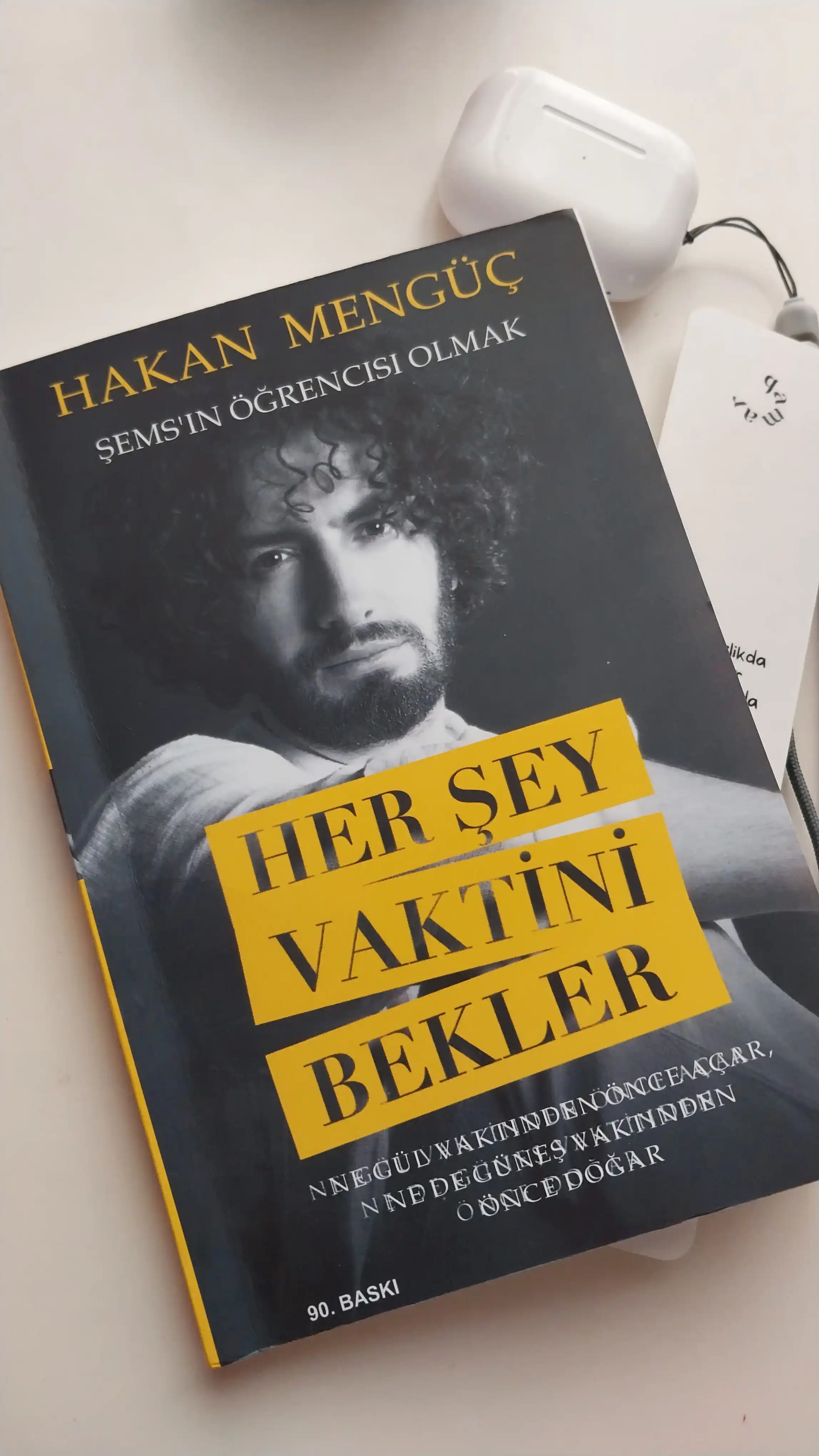 Her Sey Vaktini Bekler - Hakan Menguc