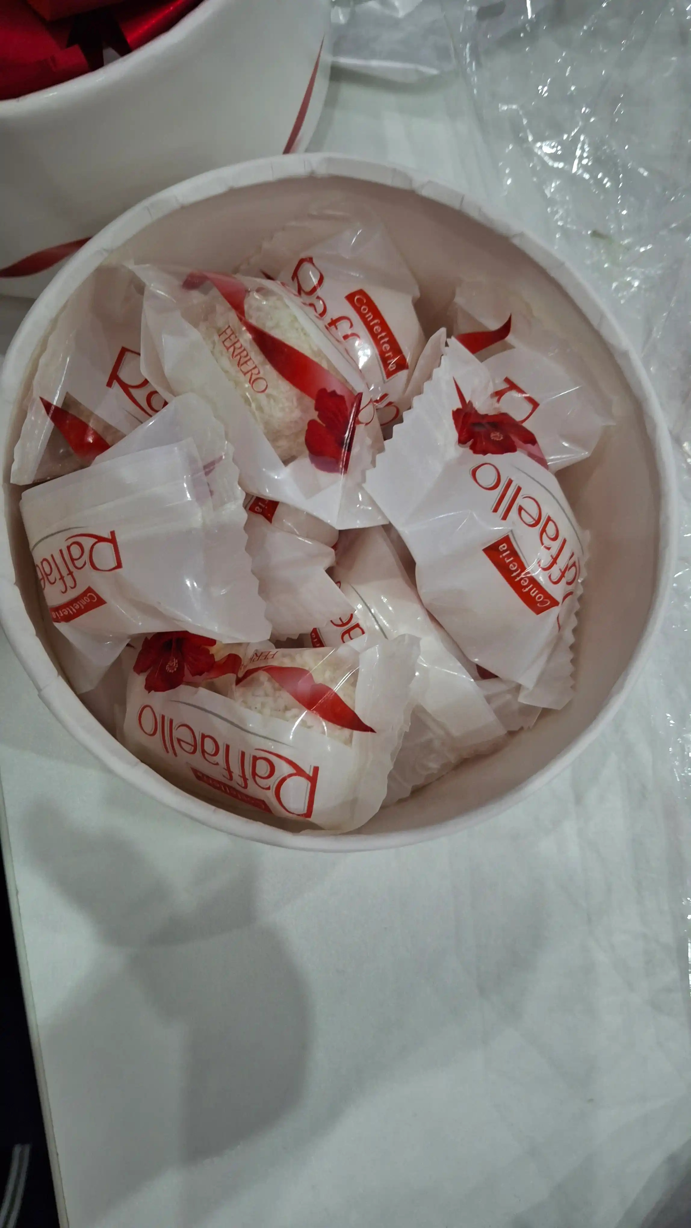 Конфеты Raffaello, с миндальным орехом, 100 г