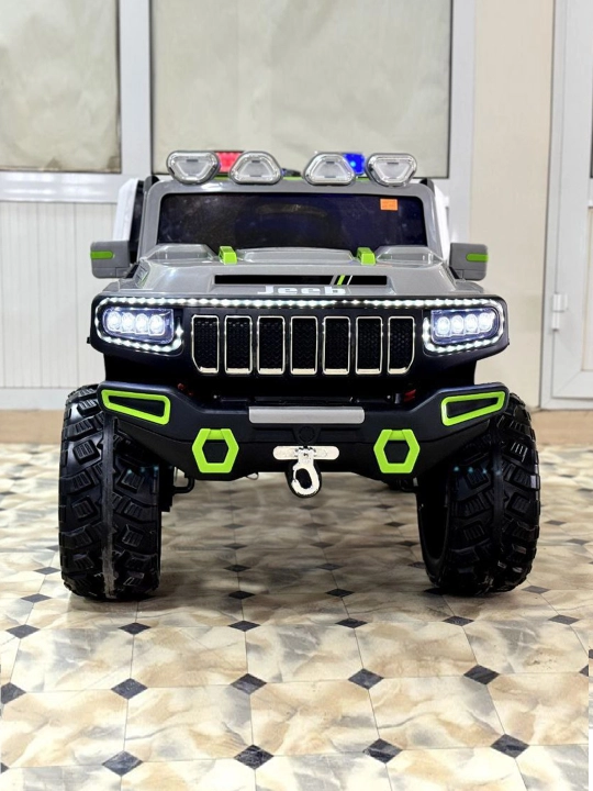 Bolalar uchun elektr avtomobil Jeep, judayam katta
