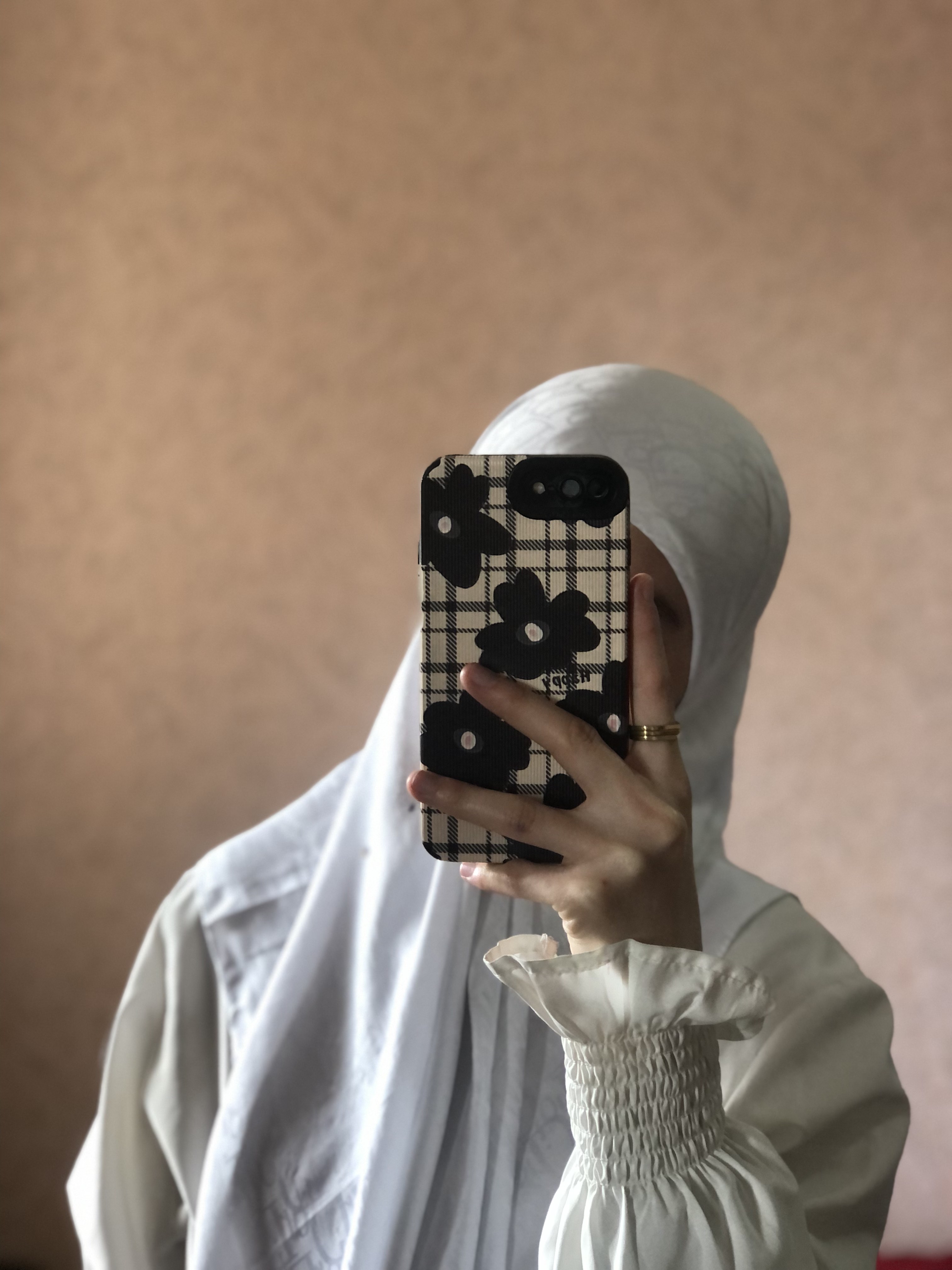 IPhone 11, 12, 13, 14, 15, 16, 17 Pro Max uchun silikon chexol — himoyalovchi chezol