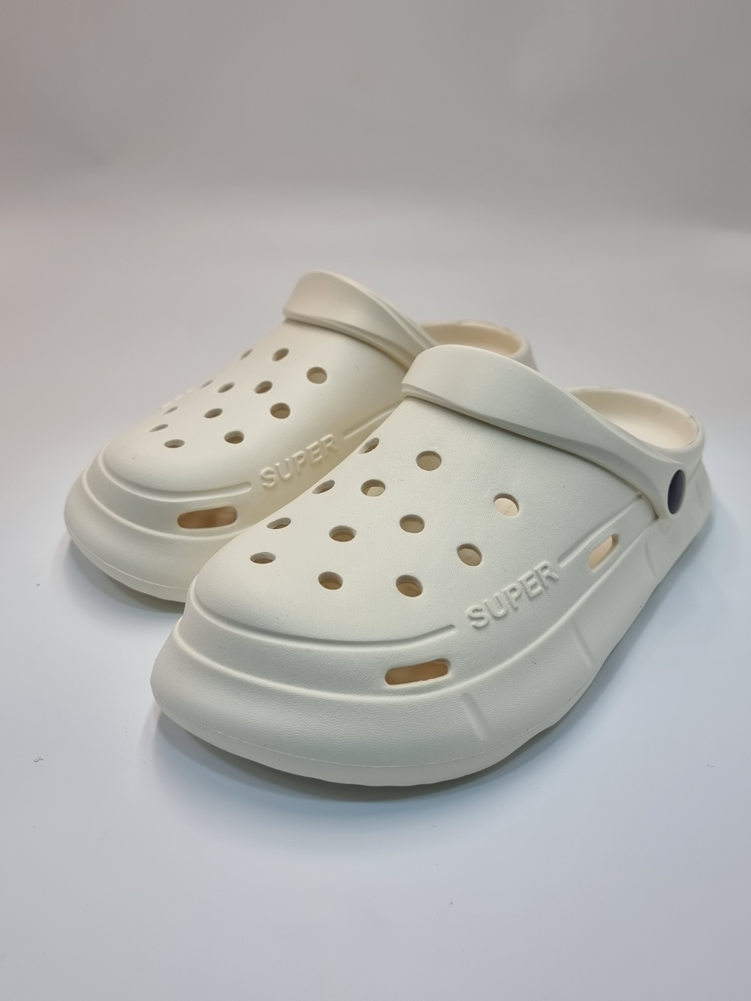 Бежевый