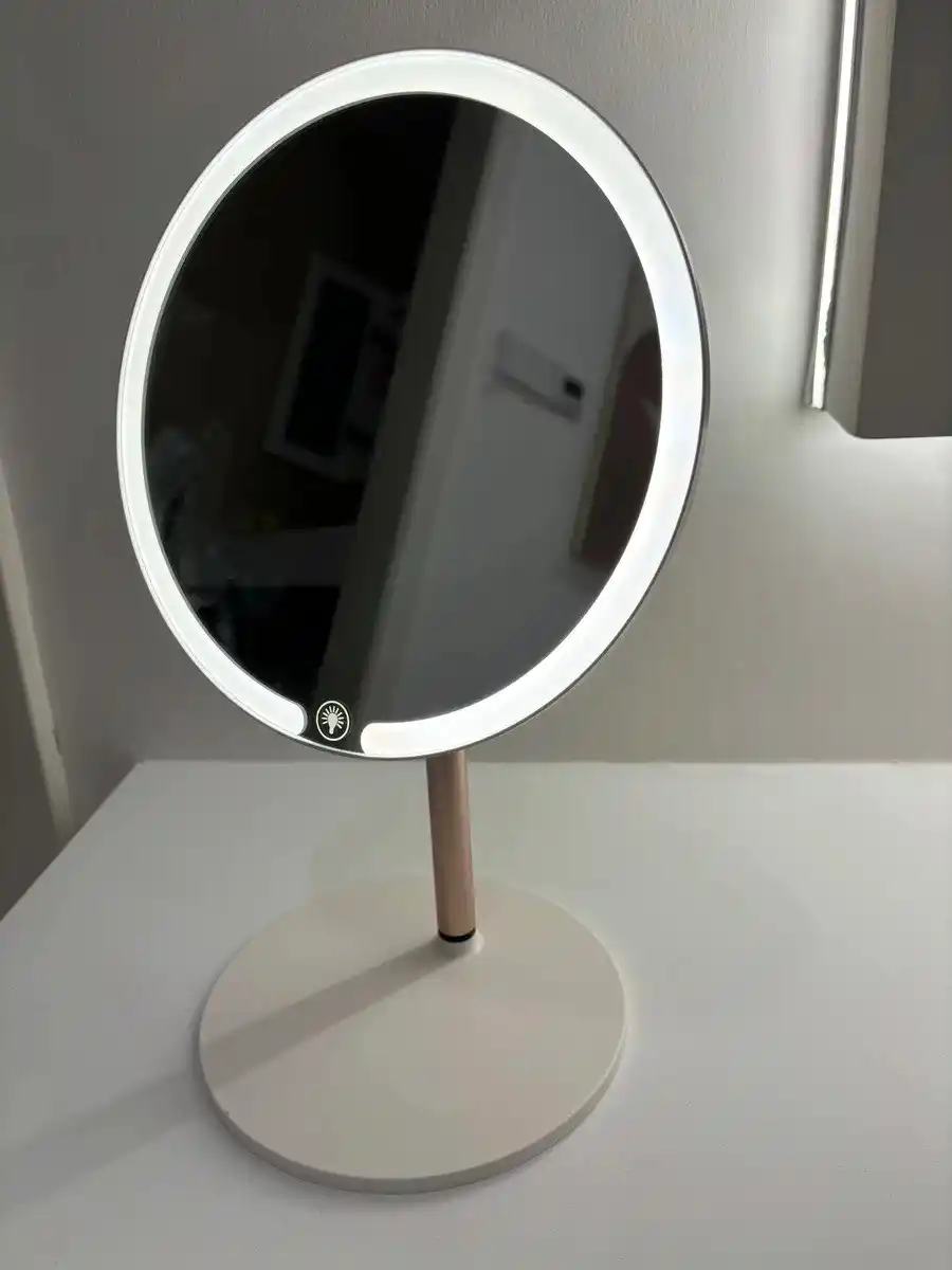 Yoritgichli kosmetik oyna, stol uchun, bo'yanish uchun, USB zaryadlash bilan