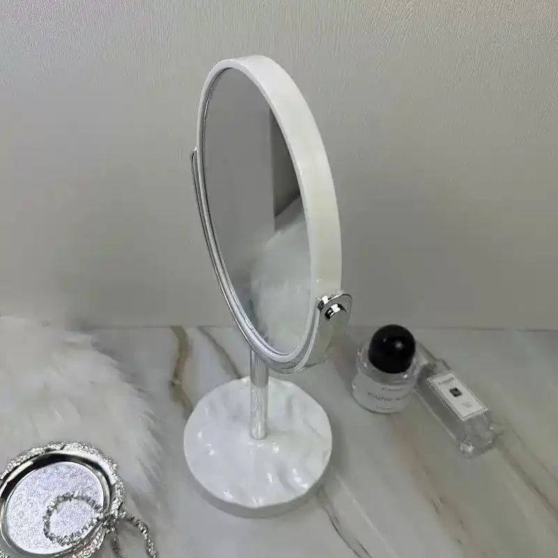 Oyna makiyaj uchun, ikki tarafli oyna, kottalashtirib ko'rsatadigan oyna
