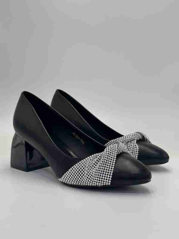 Dostlar: Xotin erining qarzini porno orqali tolaydi