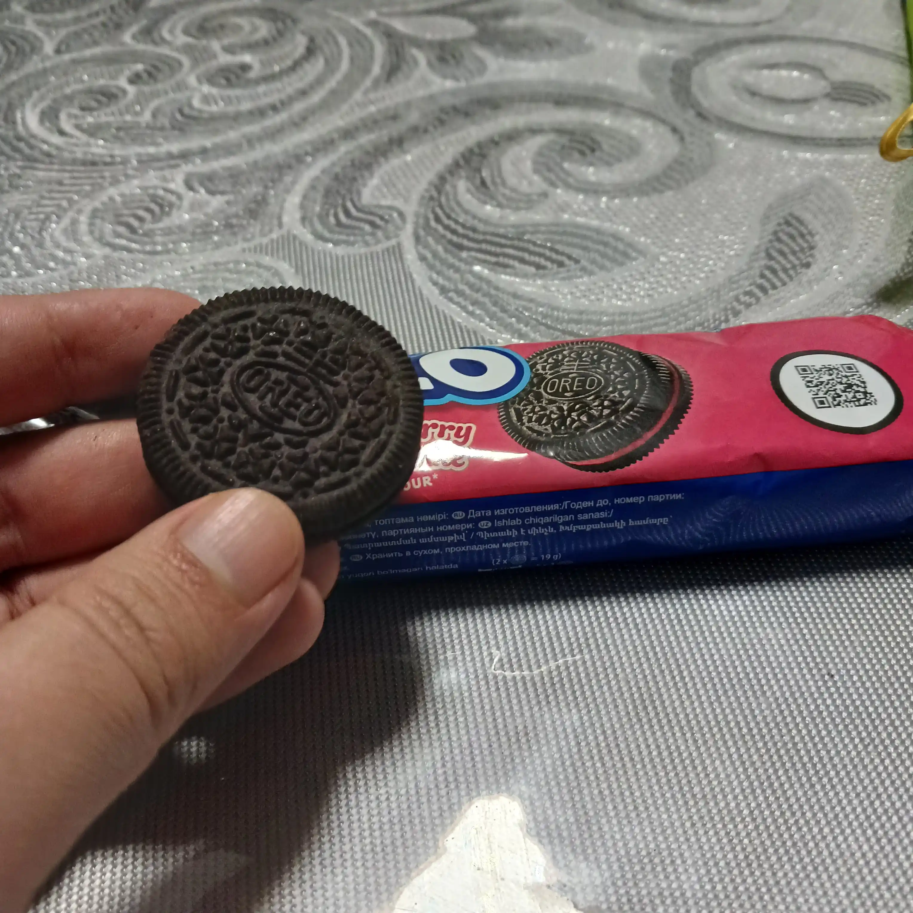 Печенье Oreo, с какао и начинкой со вкусом клубники 95 гр