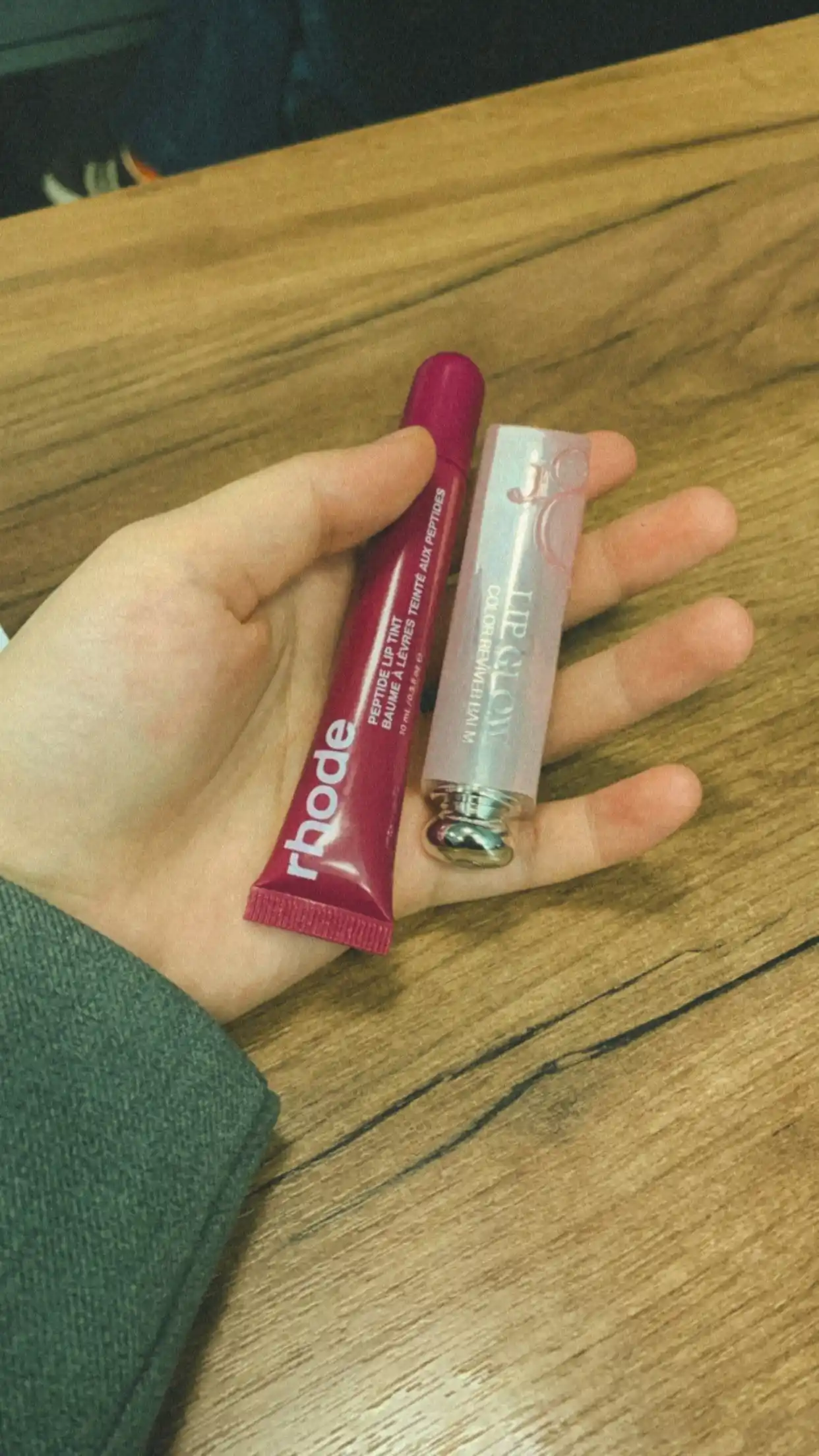 Lab boyog'i va tint porlashi Rhode  Peptid Lip Tint