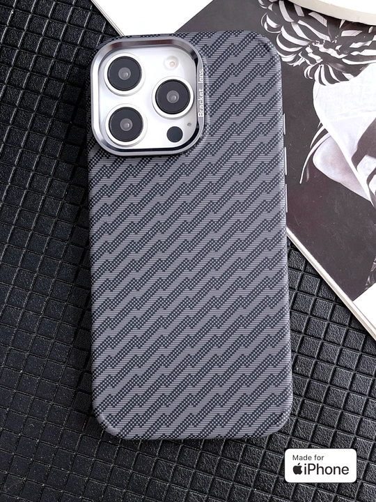 iPhone 15Pro,va 15Pro Max, 16Pro, va 16Pro Max uchun g'ilof - 