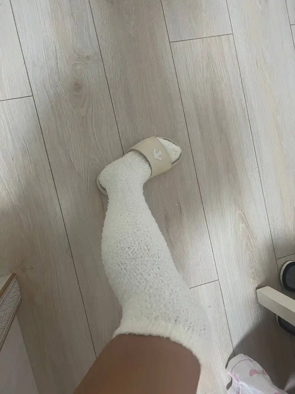 Ayollar paypoqlari, tizzadan yuqorisida, kuz qish davrida marjon junidan yumshoq va issiq
