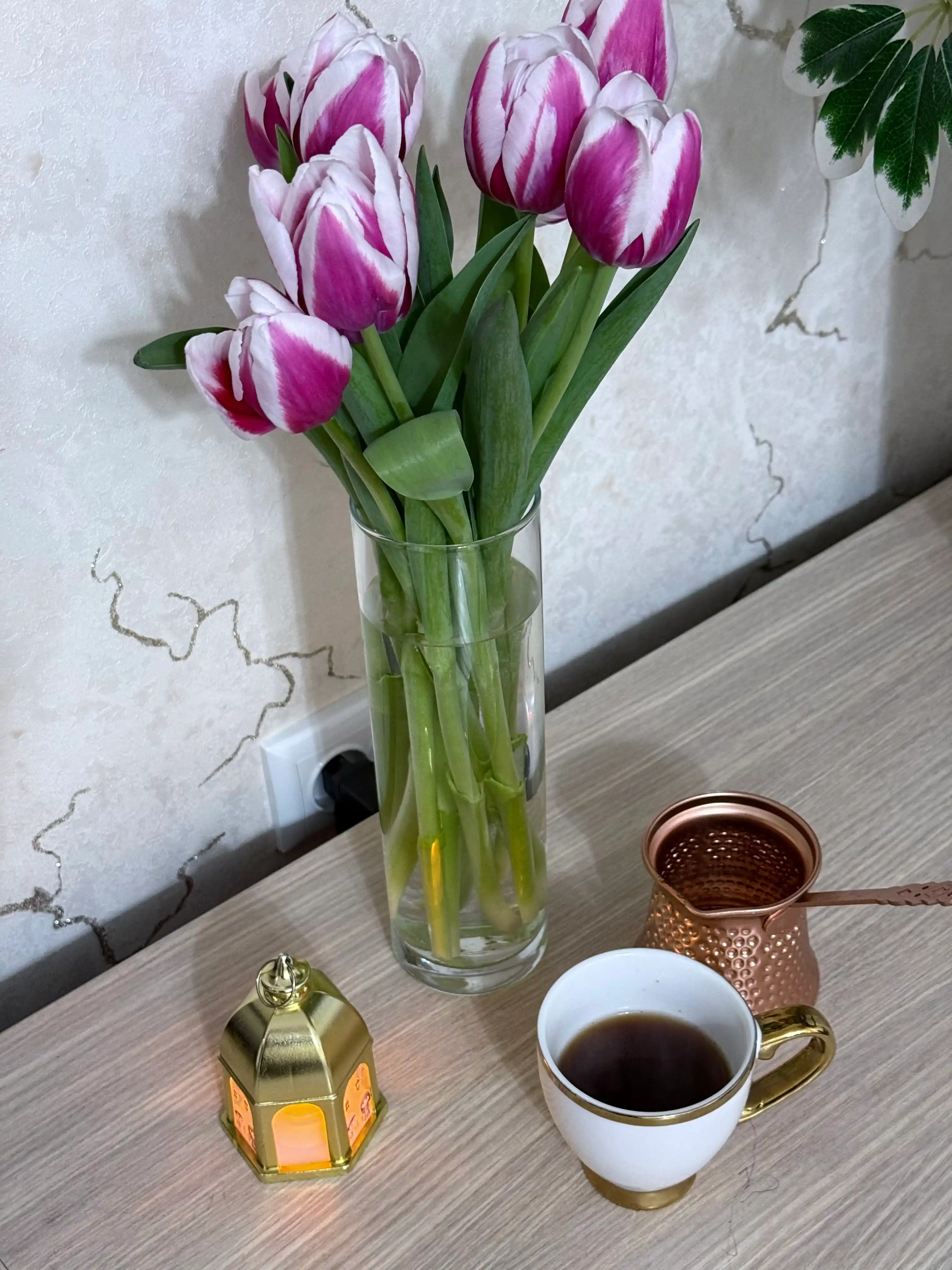 Pasabahce Flora shisha guldoni, 26.5 sm, 1 l, shaffof, quruq gullar va guldastalar uchun mo‘ljallangan