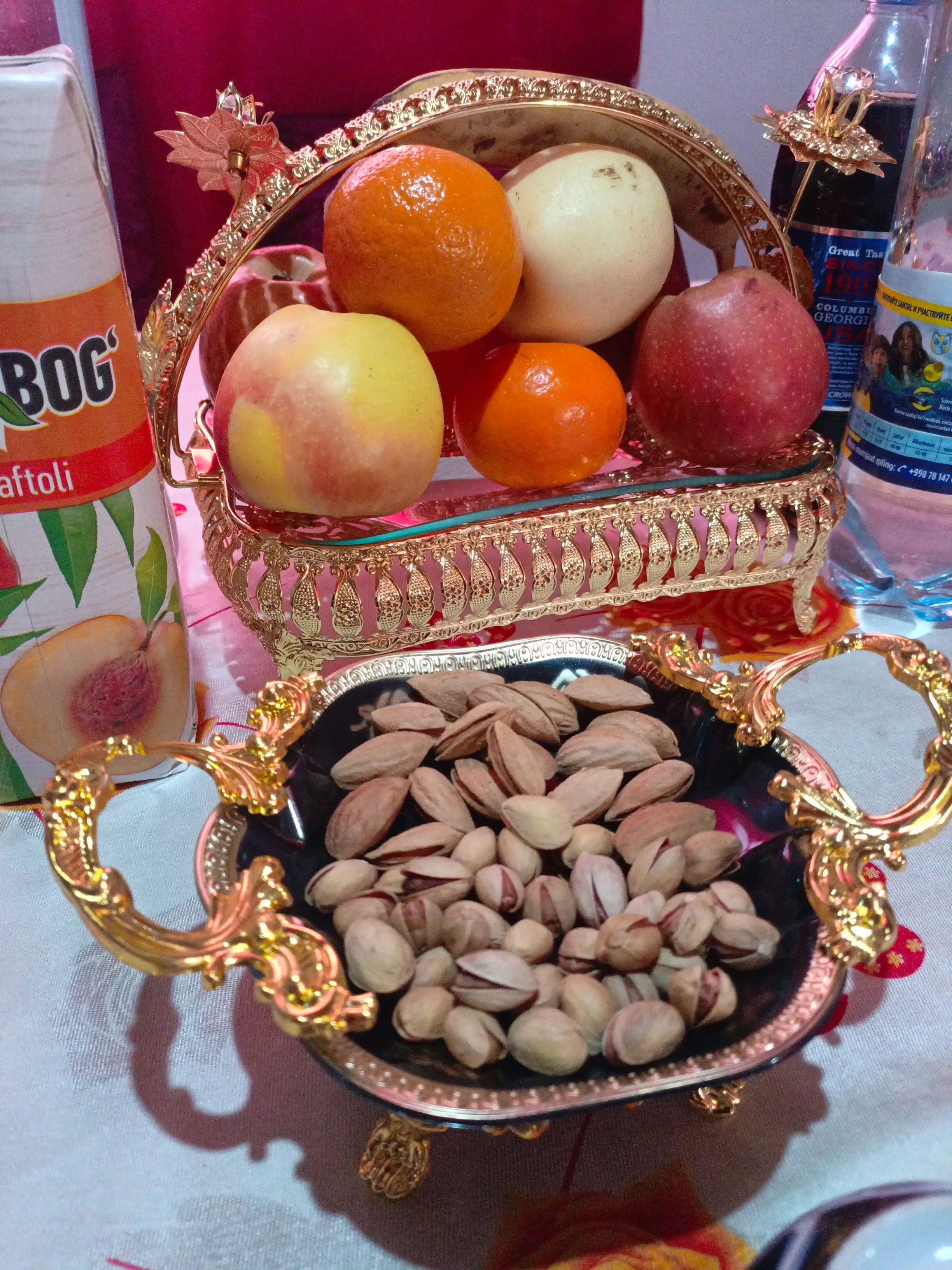 Поднос, с золотыми ручками, пластиковый