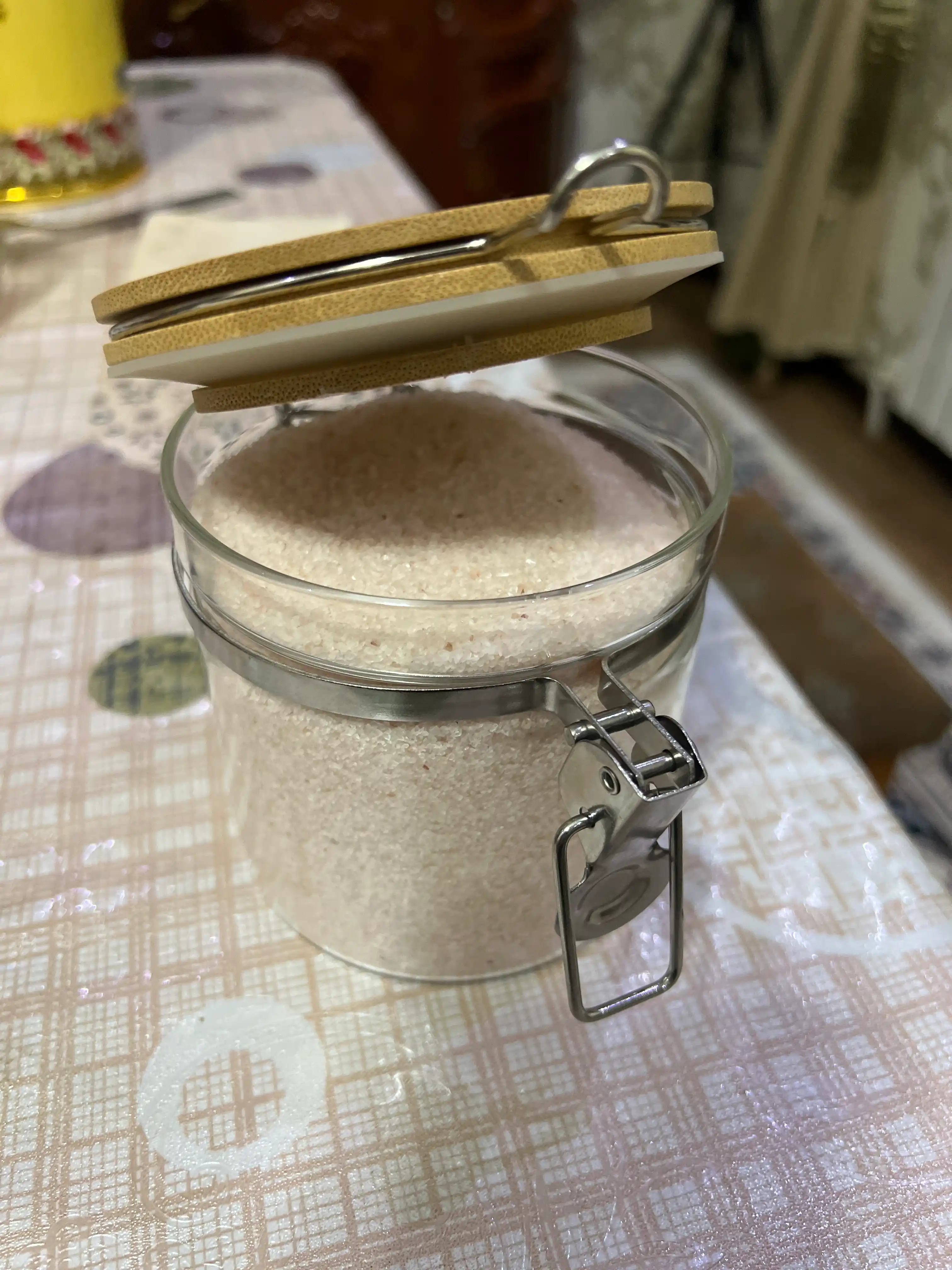 Стеклянная банка с бамбуковой крышкой