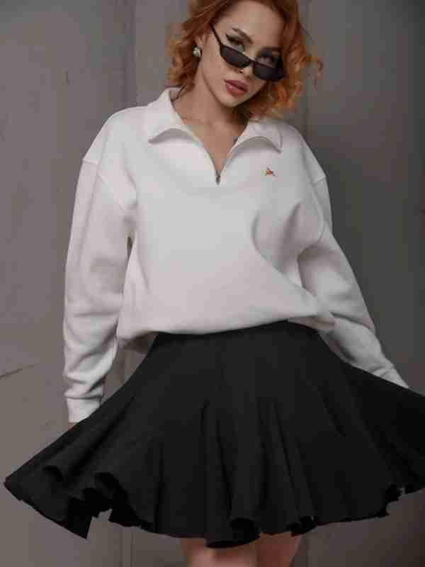 Yetuk shahvoniy yalangoch qizlar