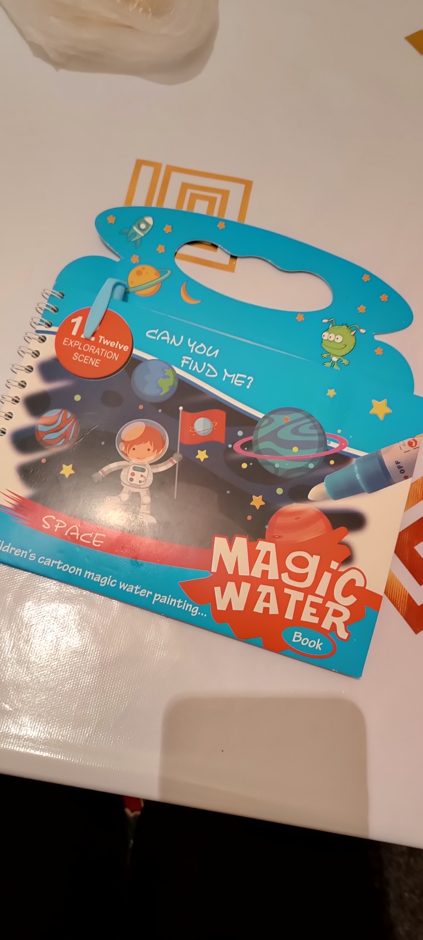 Magic Water Painting markeri bilan ko‘p marta ishlatiladigan suv bo‘yog‘i, tasodifiy dizayn