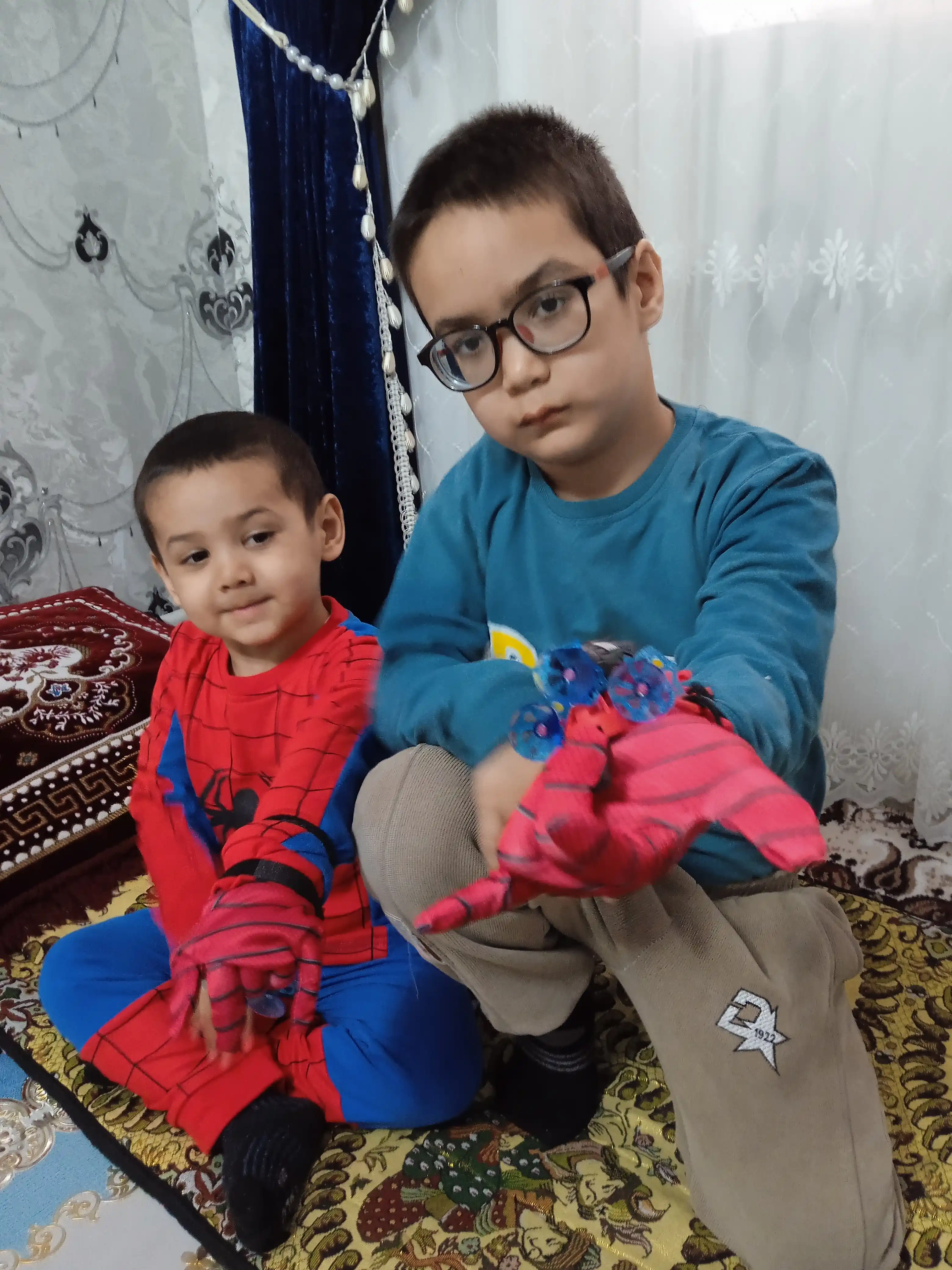 O'rgimchak odam blasteri o'q otuvchi qo'lqop - bolalar uchun Spider Man o'yinchog'i