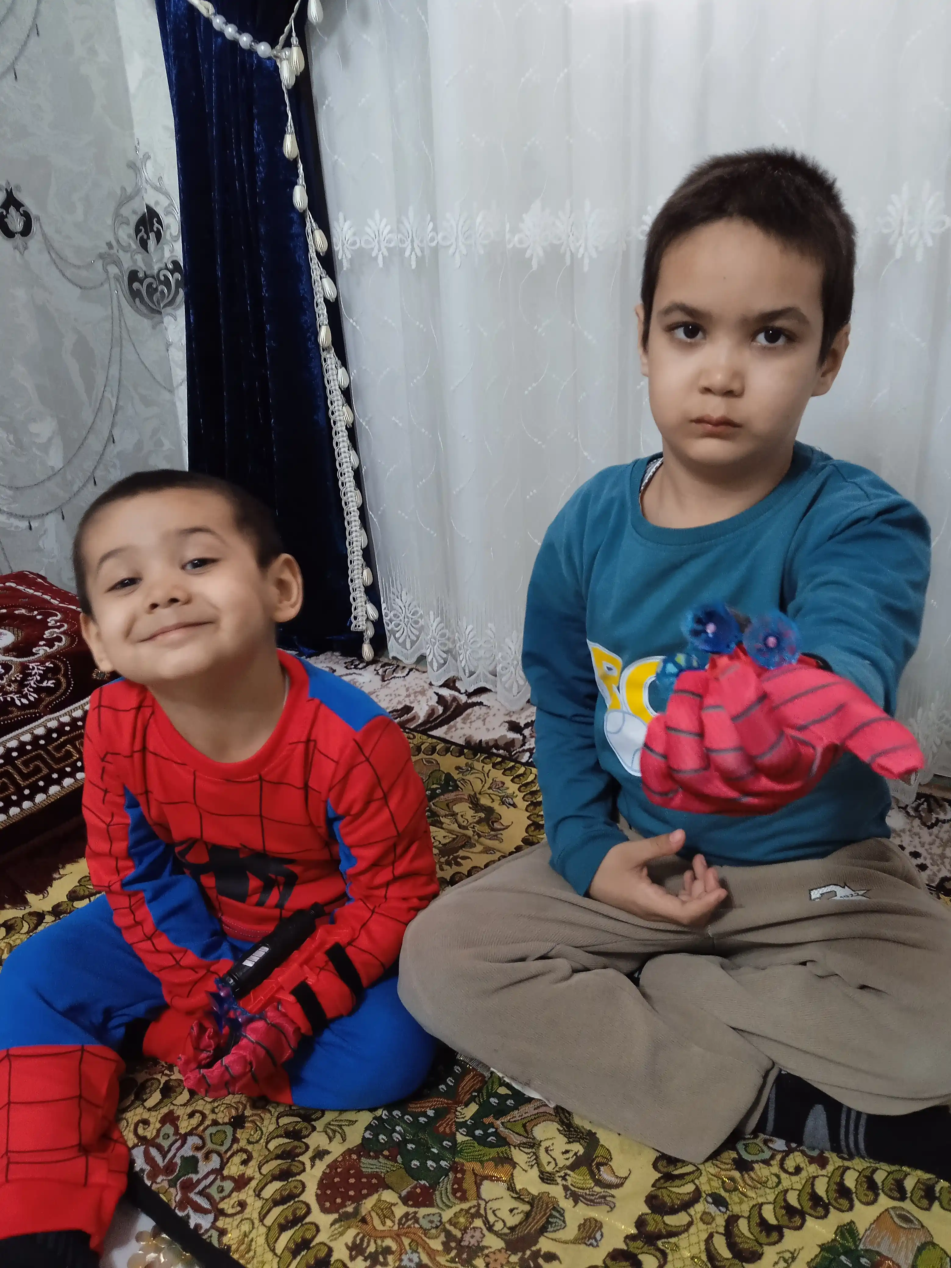 O'rgimchak odam blasteri o'q otuvchi qo'lqop - bolalar uchun Spider Man o'yinchog'i