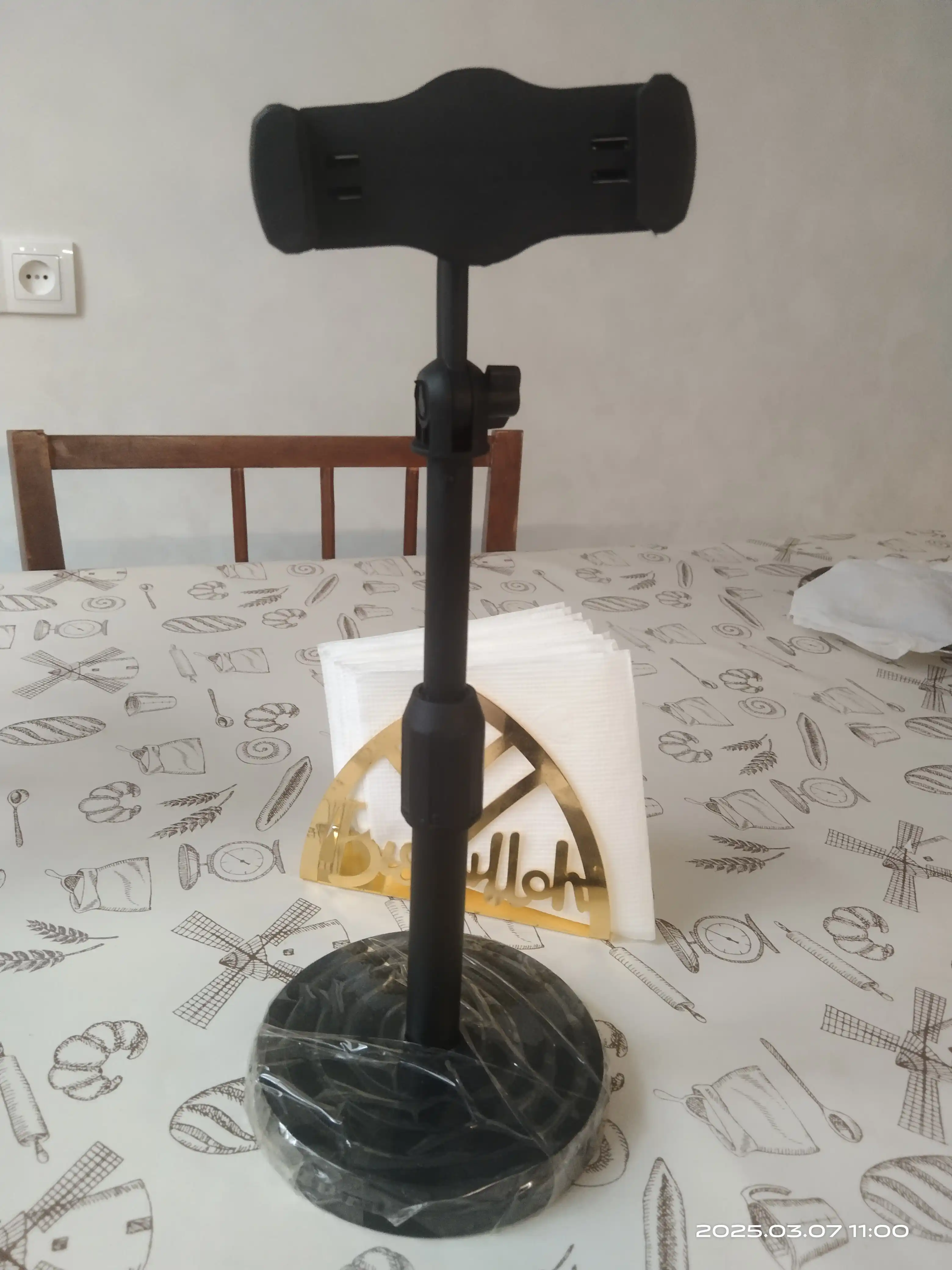 Stol usti telefon ushlagichi