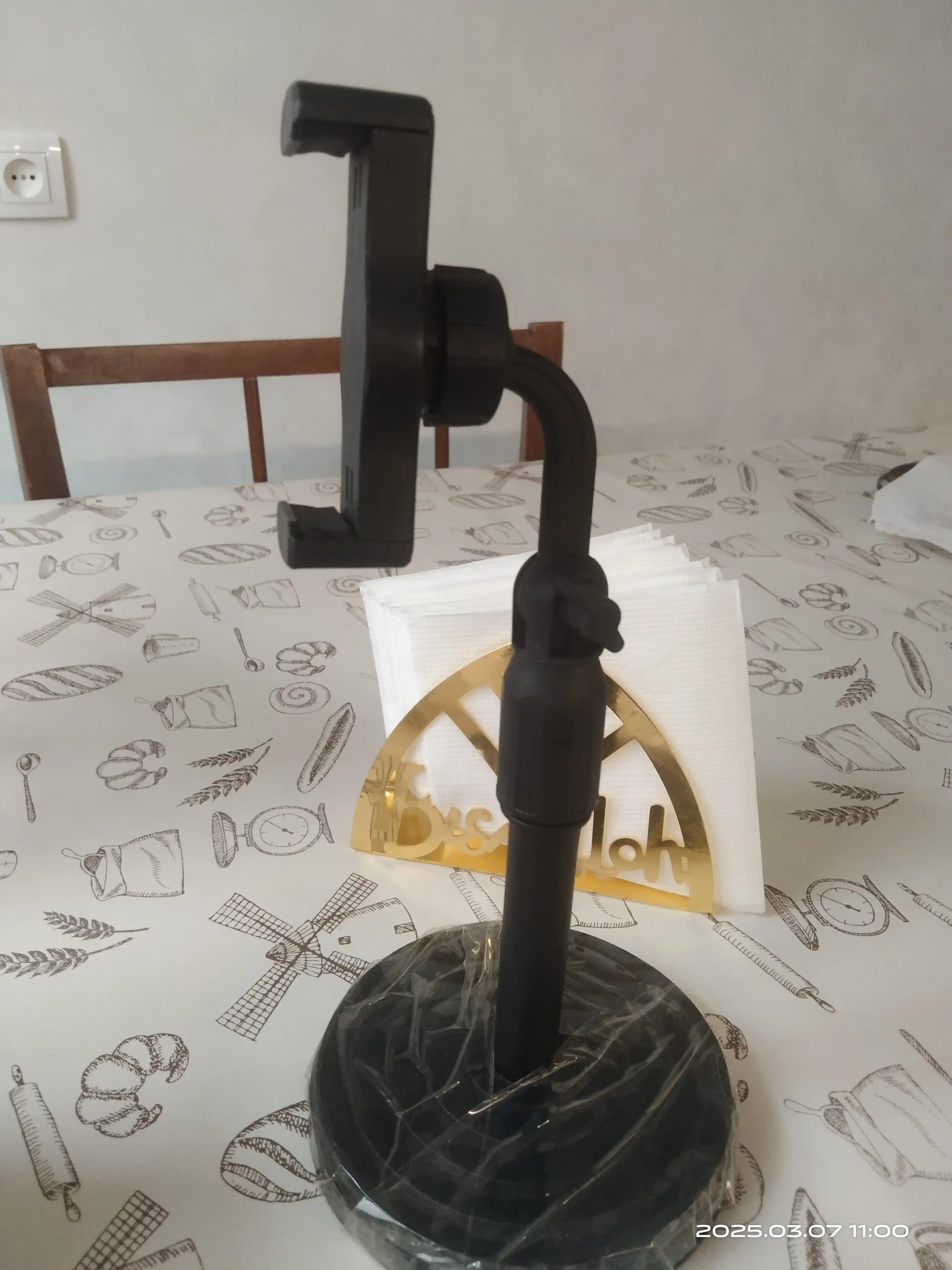 Stol usti telefon ushlagichi