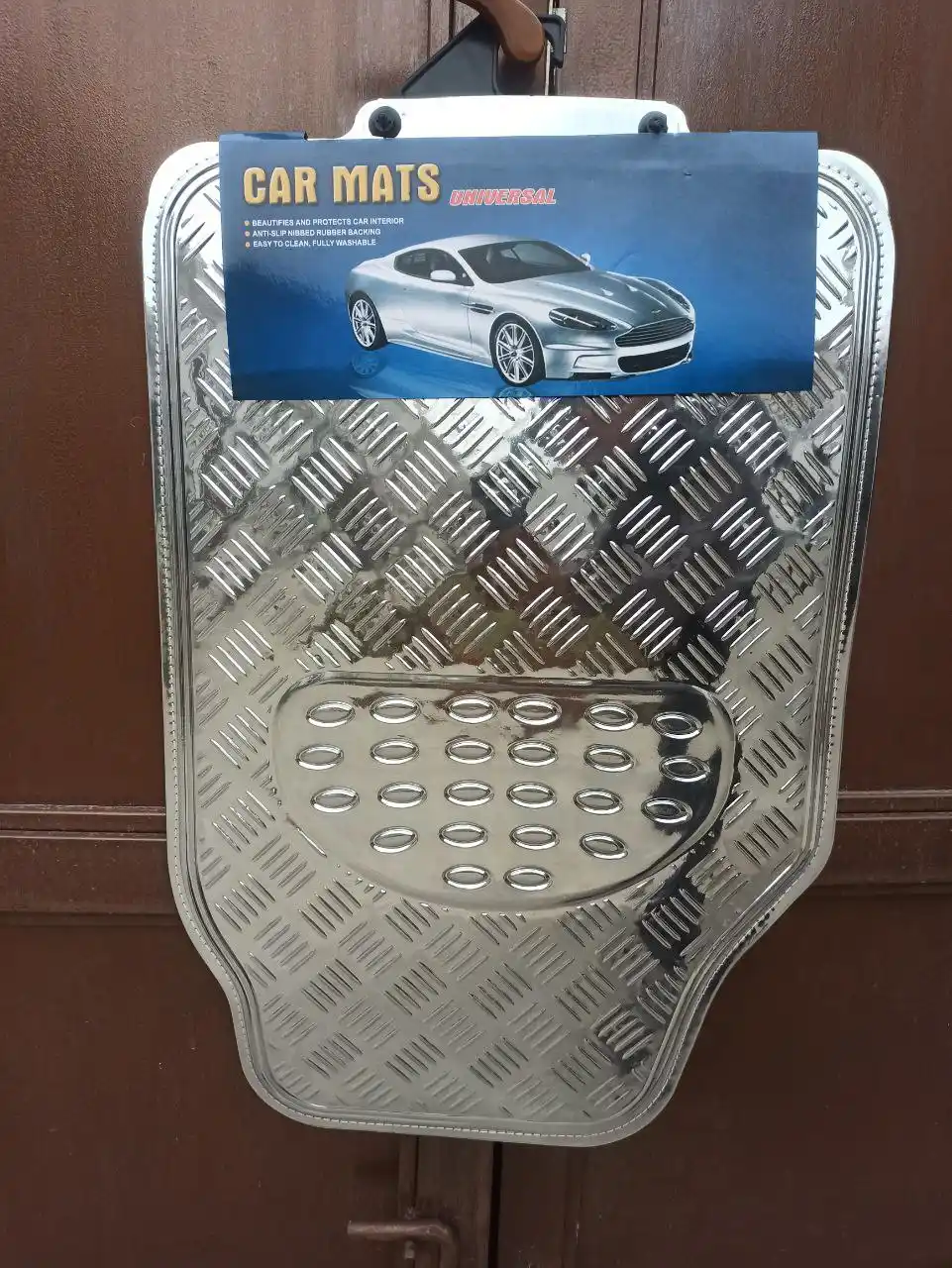 Chevrolet va inomarka avtomobillar uchun universal metalik poliklar, salon gilamlari