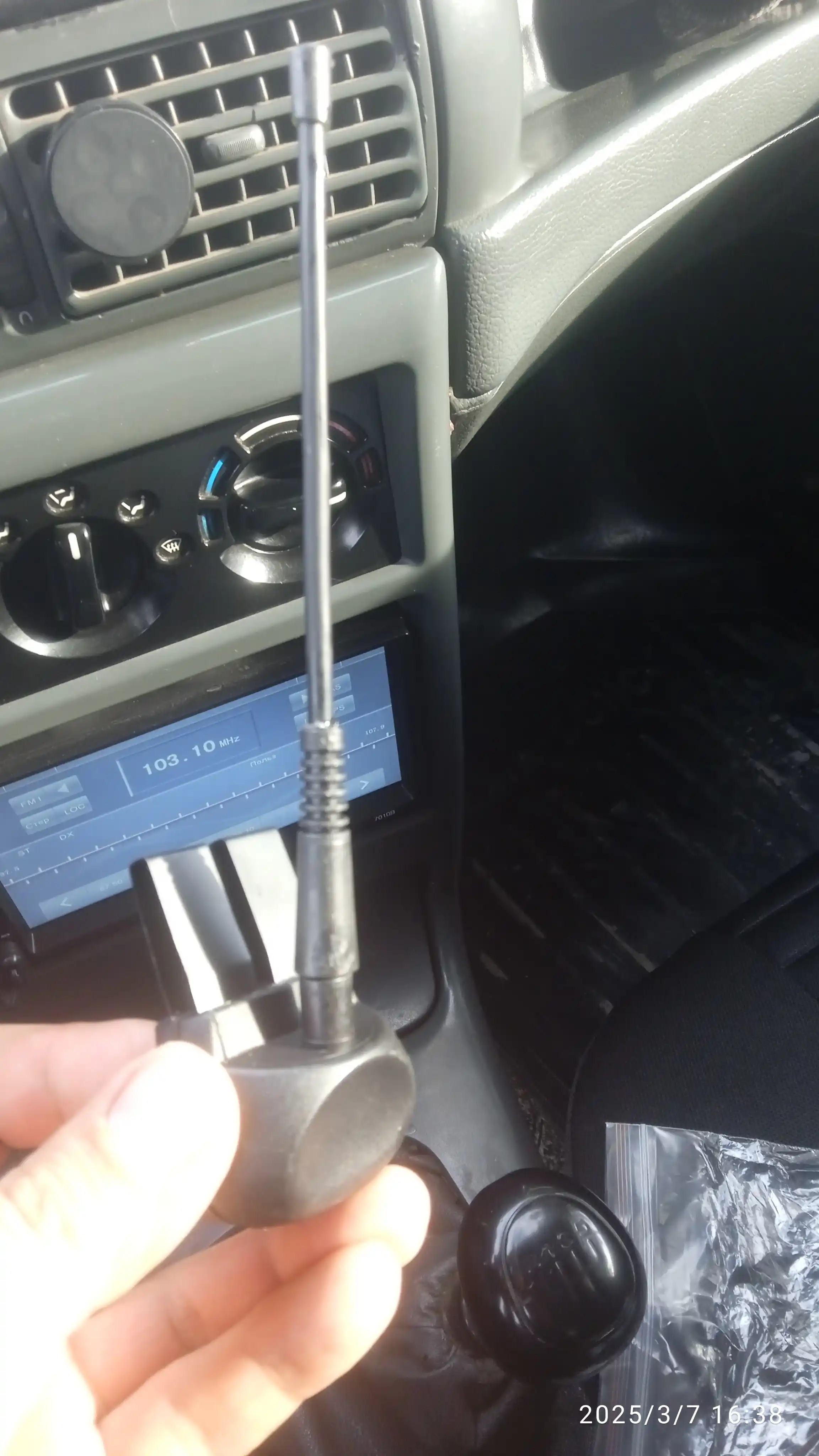 Universal operativ antenna, barcha turdagi avtomashinalar uchun