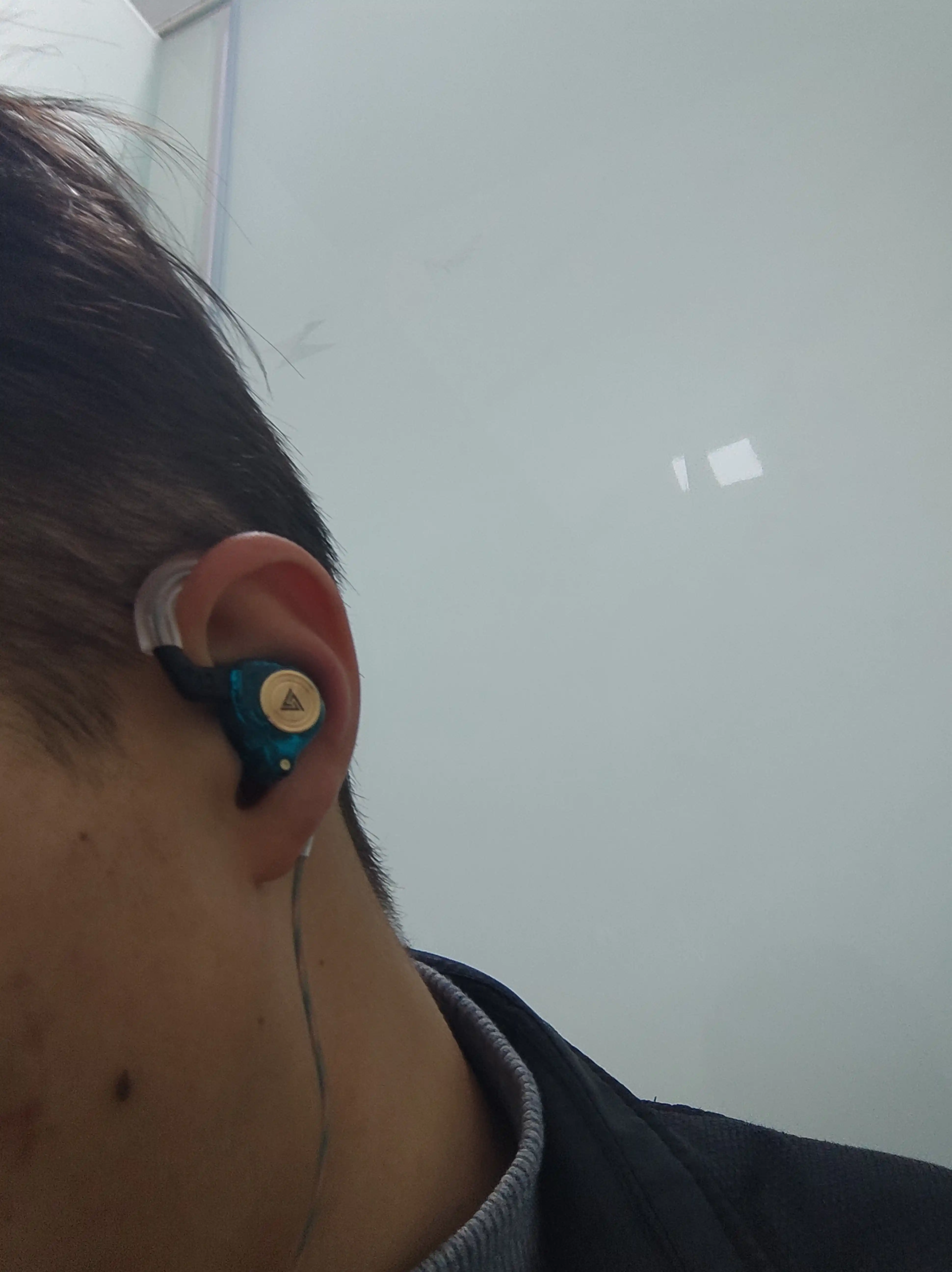 QKZ, AK3 simli musiqa quloqchinlari, AUX ulanishi, yuqori aniqlikdagi audio