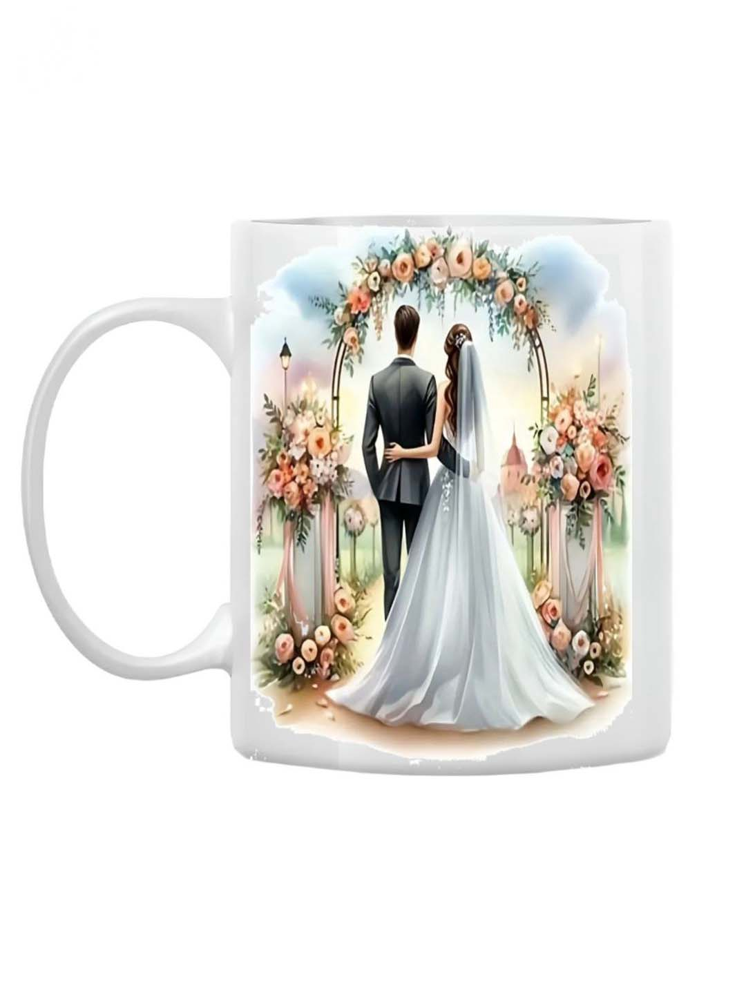 Qizlar mushuklarini silkitib tashlaydilar