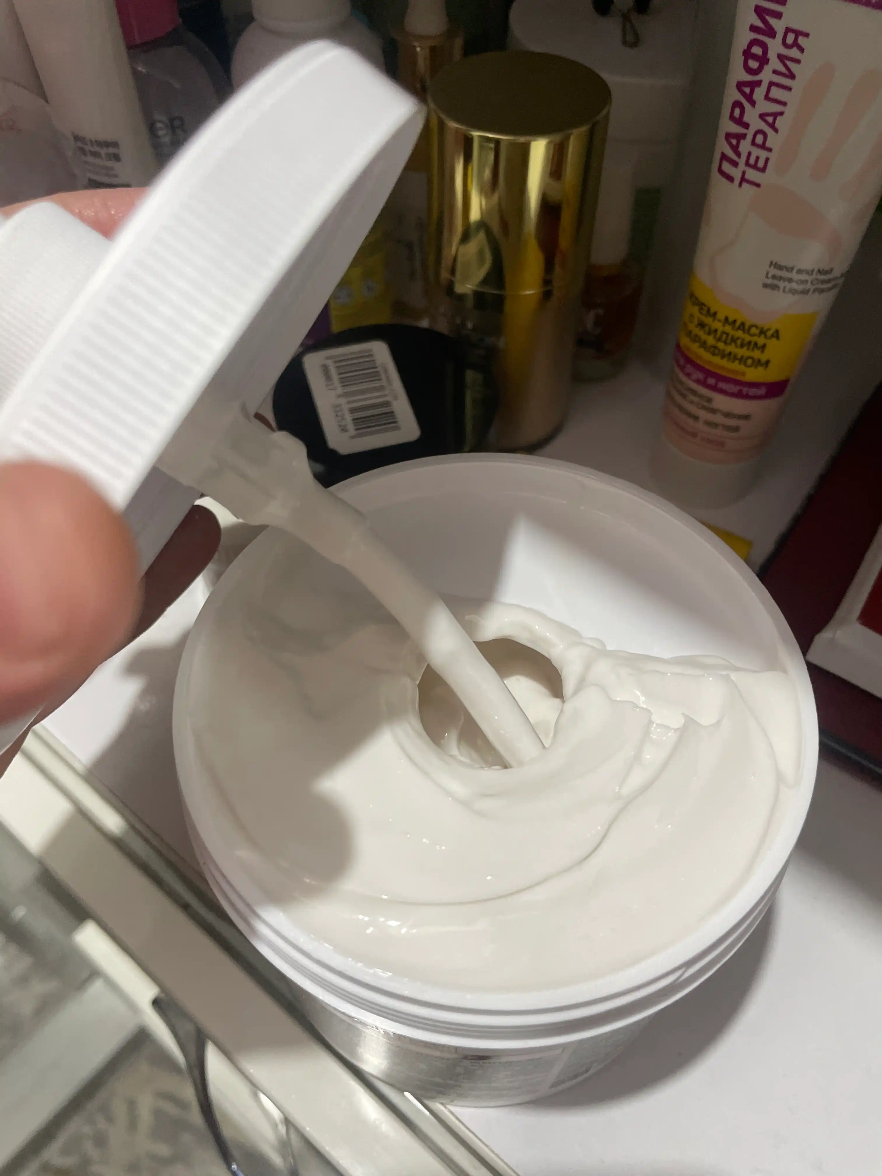 Quruq qo'l terisini namlash va oziqlantirish uchun krem Cream Oil, Aravia, 550 ml