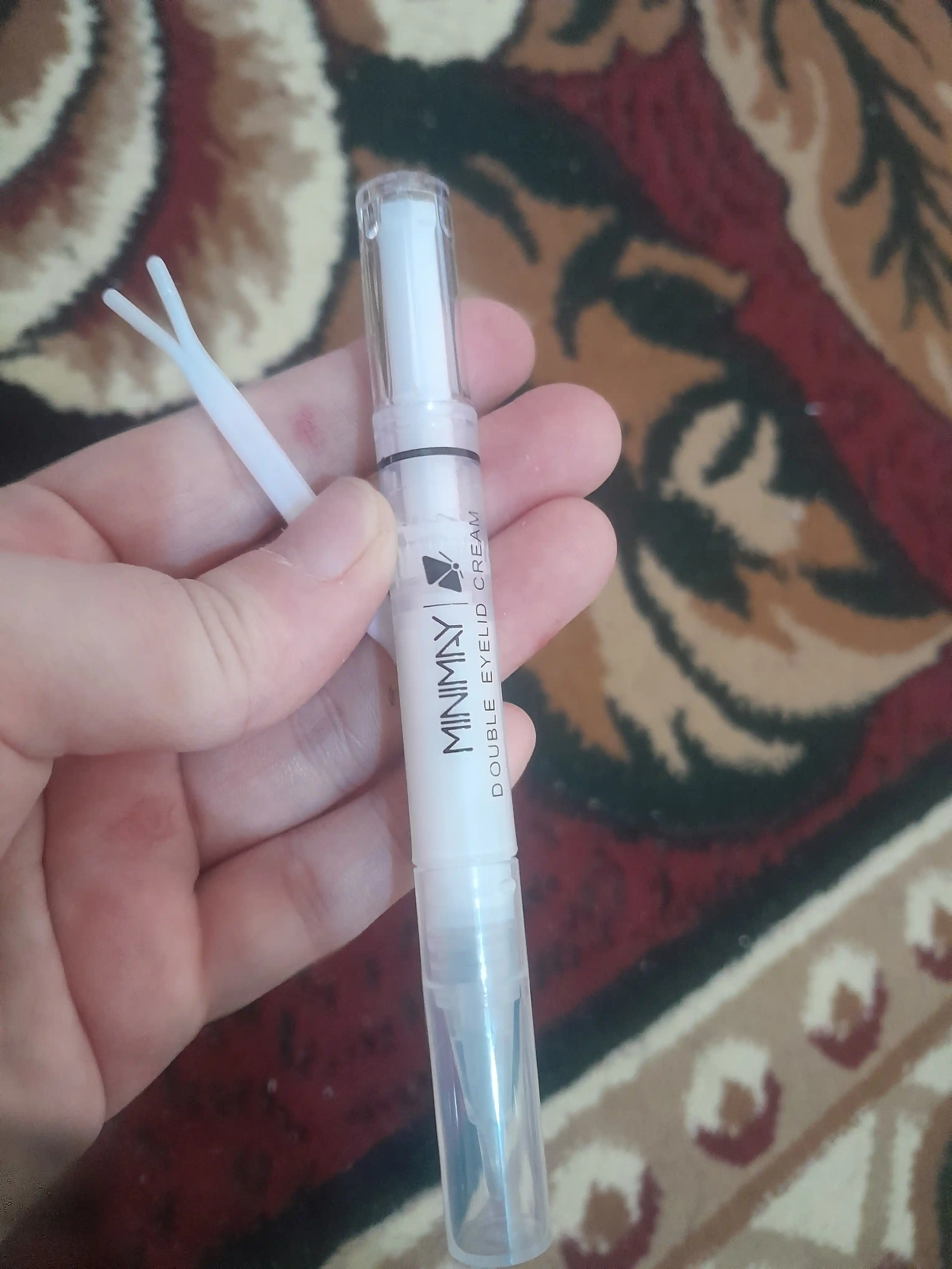 Ikkita yuqori ko'z qovog'ini yaratish uchun, ko'z qovoqlari uchun singapur