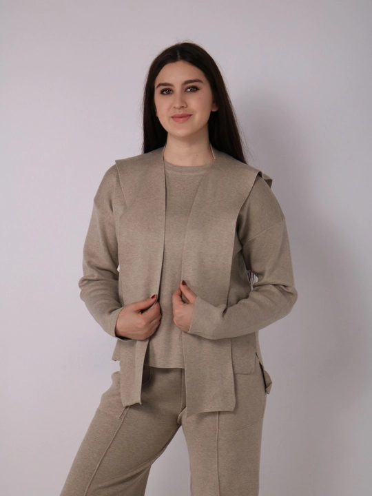 Azaly dan qizlar va ayollar uchun ikki qismli kiyim to'plami